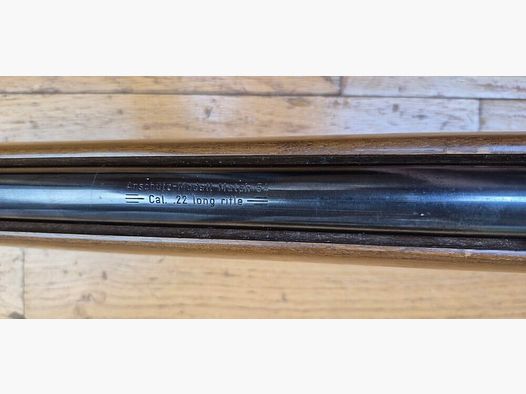 Splendide Carabine de Précision Anschütz Modèle MATCH 54 Version1407 – Cal. 22LR – Rare Modèle à canon X – Arme de 1978 – Percuteur lancé et détente réglable modèle 54 – Canon neuf avec de superbes rayures – Bronzage à 100% sans oxydation – Beaux bois – Arme quasi neuve – TBE++/TBE+++