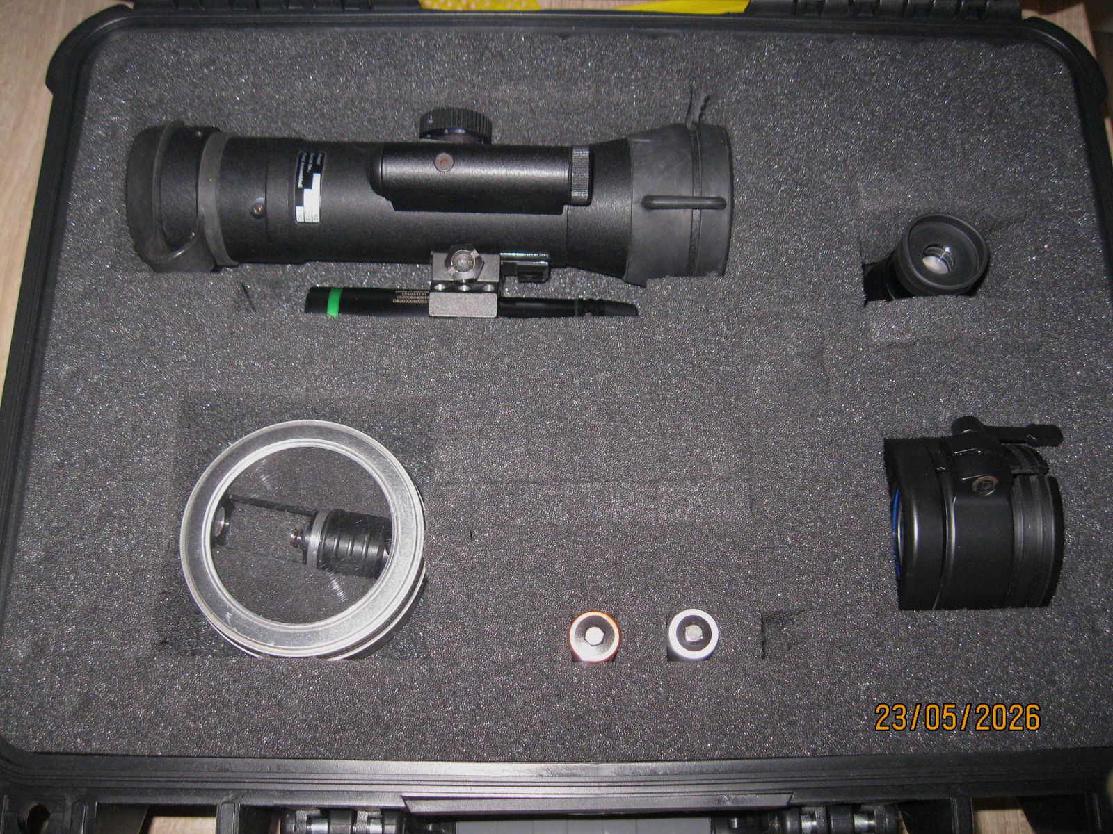 Urządzenie noktowizyjne Lahoux LV-81 Onyx Monochrom. Jak nowe.