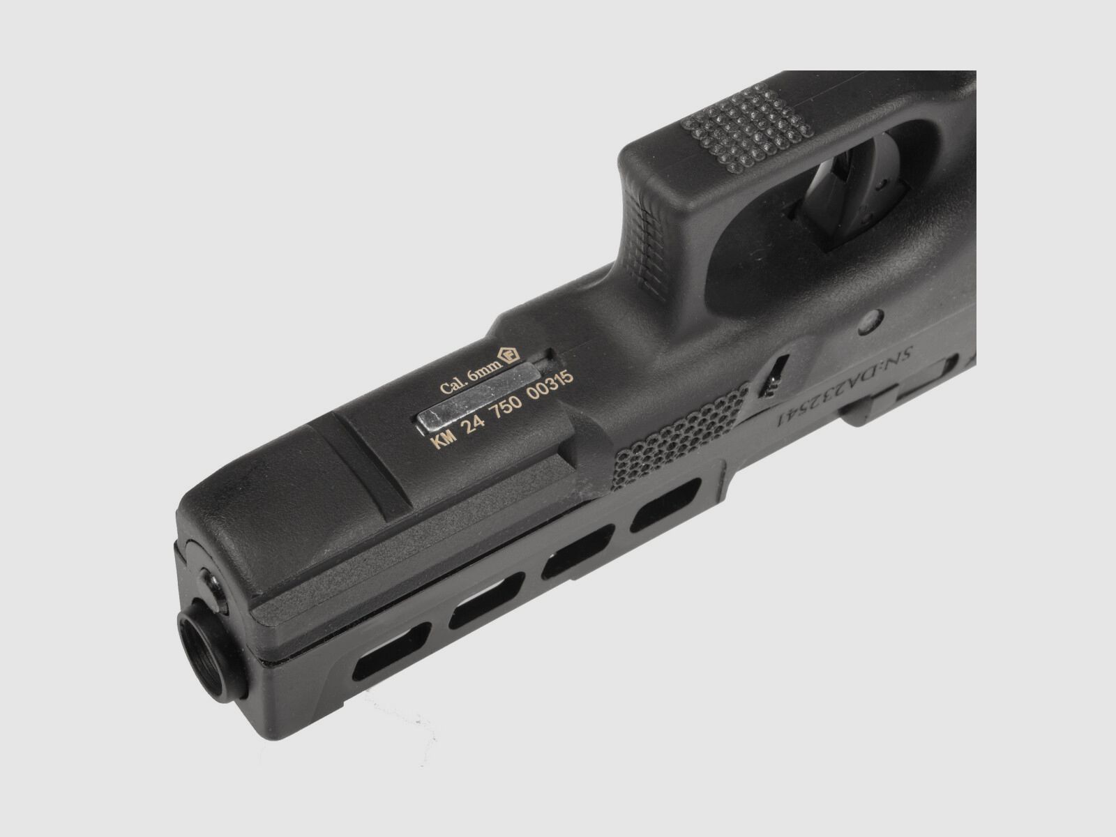 P06 GBB Airsoft Pistole mit Grip Stippling in Schwarz | Delta Armory