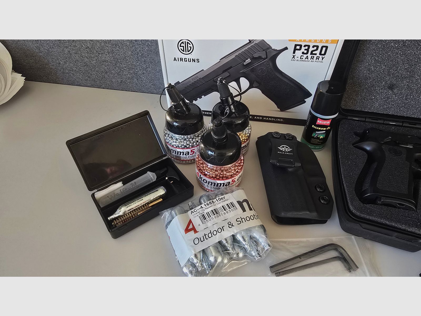 Sig Sauer zestaw - 4,5mm CO2 Sig Sauer P320 X Carry & P365 oraz akcesoria