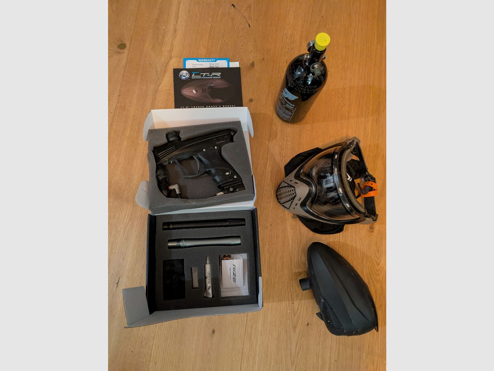 Marqueur de paintball Dye Rize CZR avec accessoires