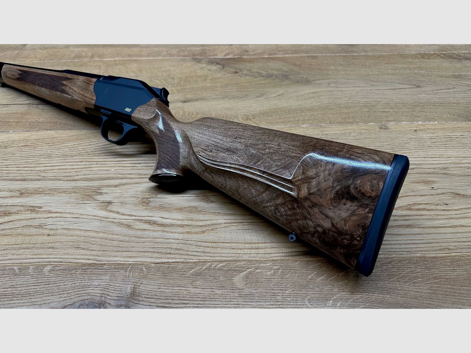 Blaser R8 / HK 3 / M15x1 / cañón acortado / logo dorado / bola de agarre AH / calibre a elección