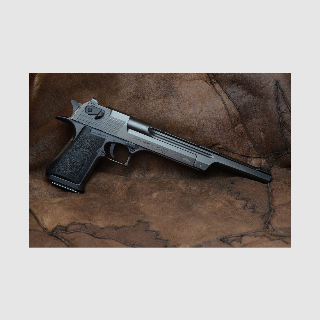 Außergewöhnliches Set Desert Eagle MK-XIX – Kaliber 44Mag – 2 Läufe (!) ein 6 Zoll und ein 10 Zoll (!) – Seltenes Exemplar IMI aus israelischer Herstellung (und nicht aus den USA!) – Original IMI Tasche – Zwei Magazine – Zustand NEU! Außergewöhnlich!, Bild 5 von 16