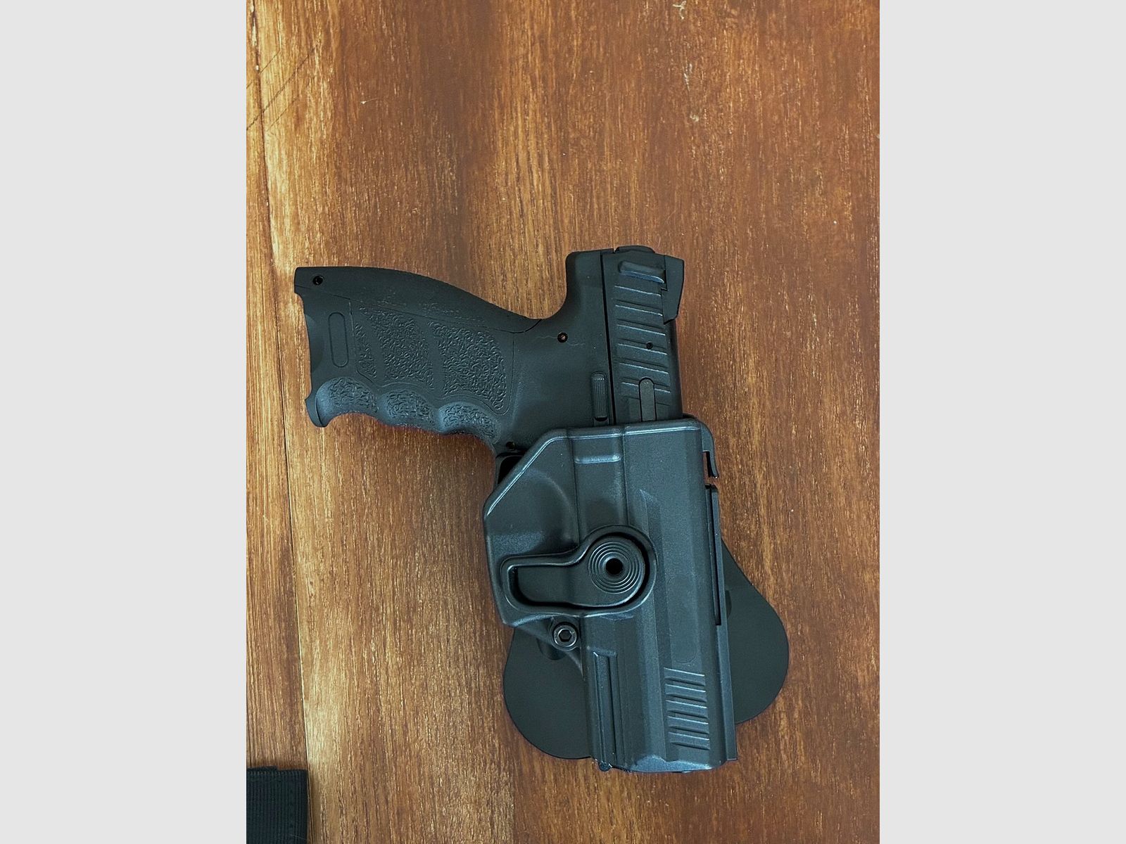 Pacchetto Airsoft completo — Ares Amoeba M4 (S-AEG) + H&K VP9 (GBB, scivolo in metallo) + Caricatore, gas,