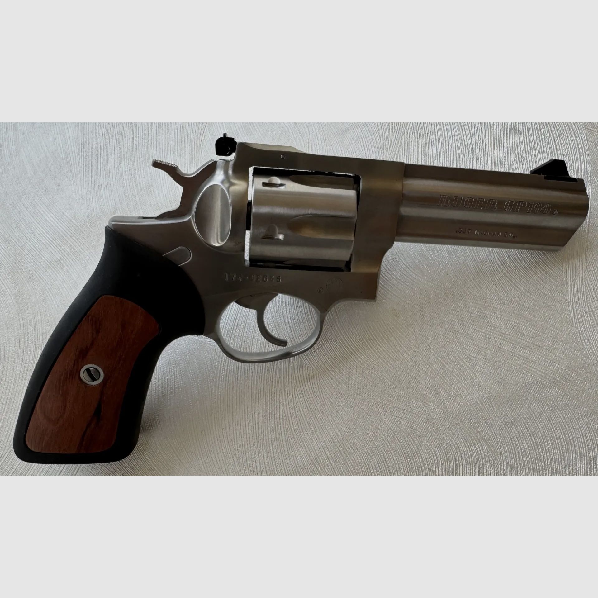Ruger GP100, 4 pouces, calibre .357 Magnum / .38 Special