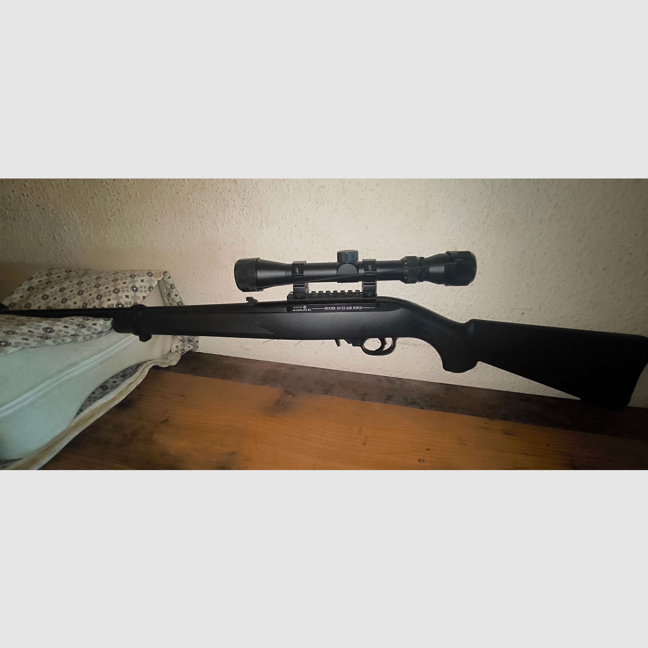 CO2 luchtgeweer in kaliber 4,5mm diabolo's van Ruger - model 10/22 & ZF Optima 3-9-32