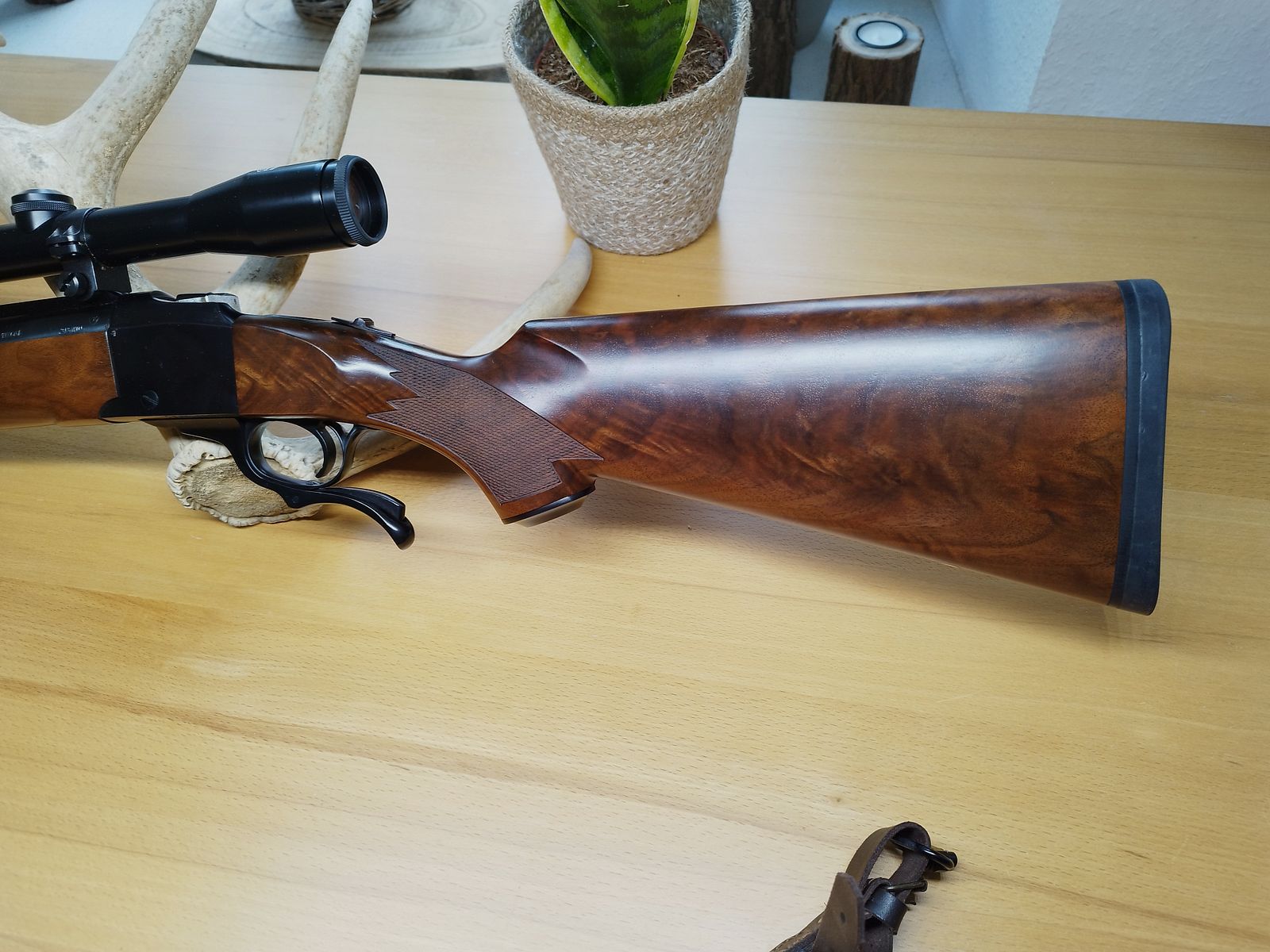 Ruger No1. Stutzen in 243.  Blockbüchse Schmidt und Bender 6x42 