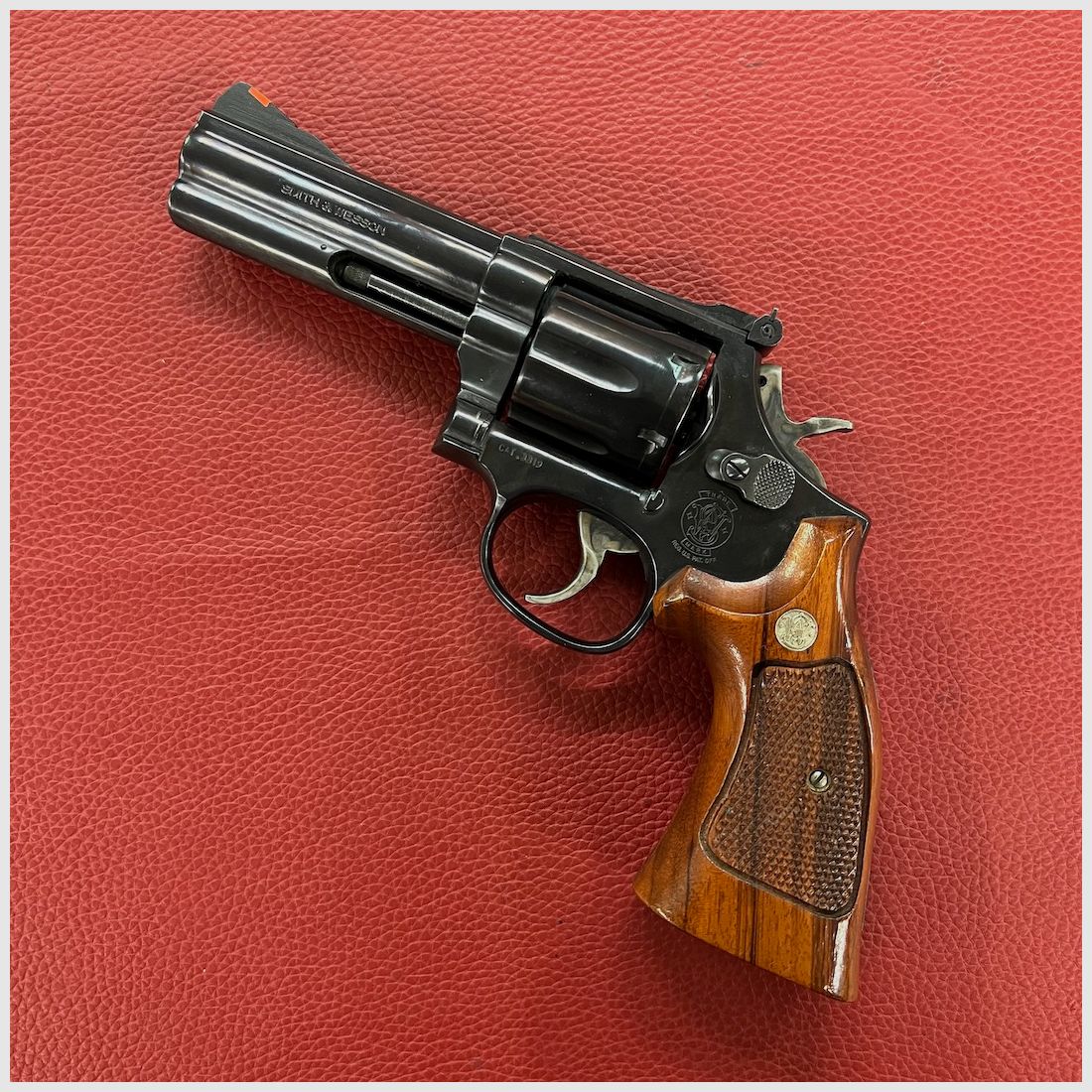 Smith & Wesson Mod 586, image 1 of 9