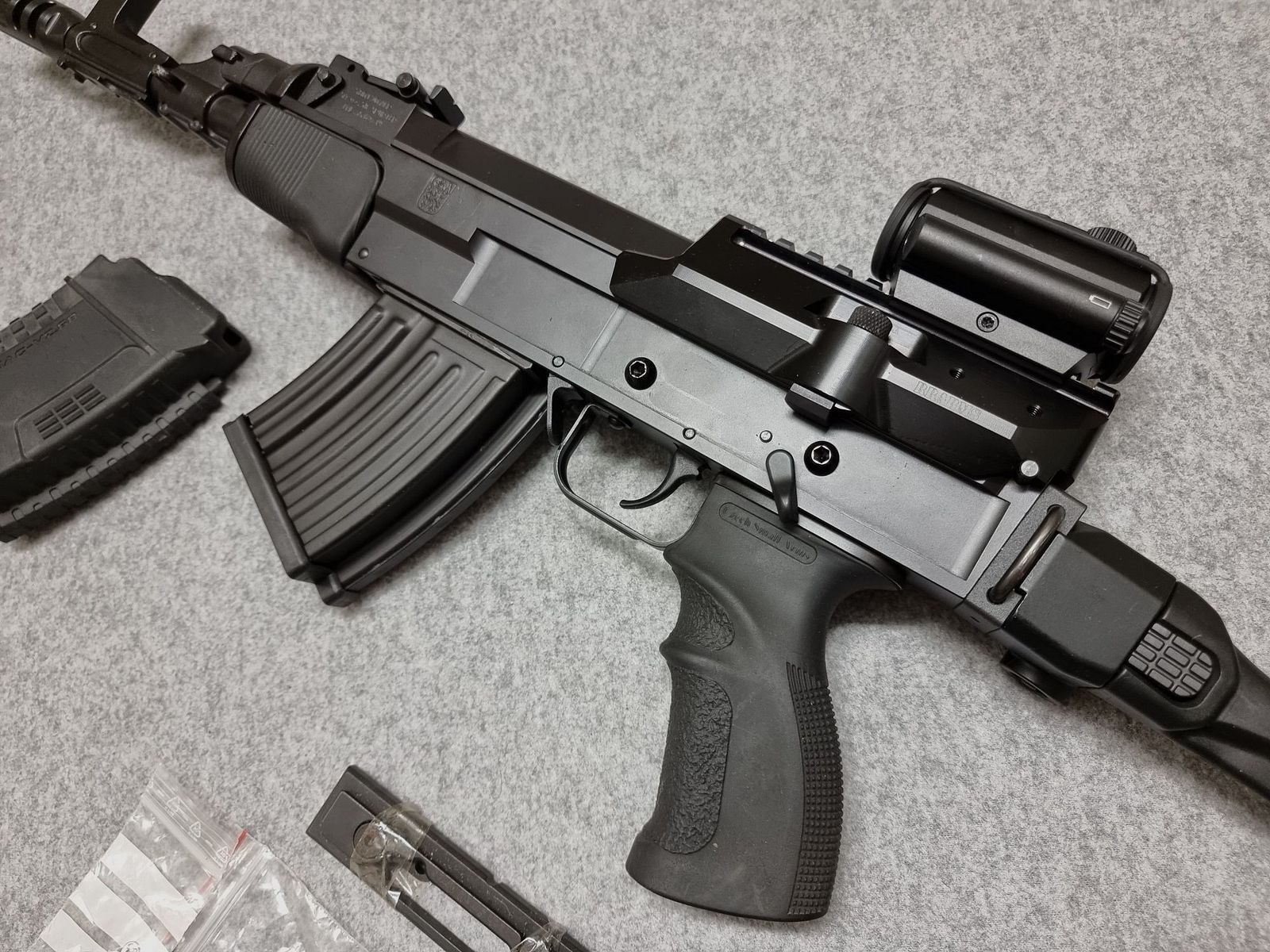 CSA VZ58 Sporter - cal. 7,62x39 - kompakte Büchse - mit Zubehör und Red Dot