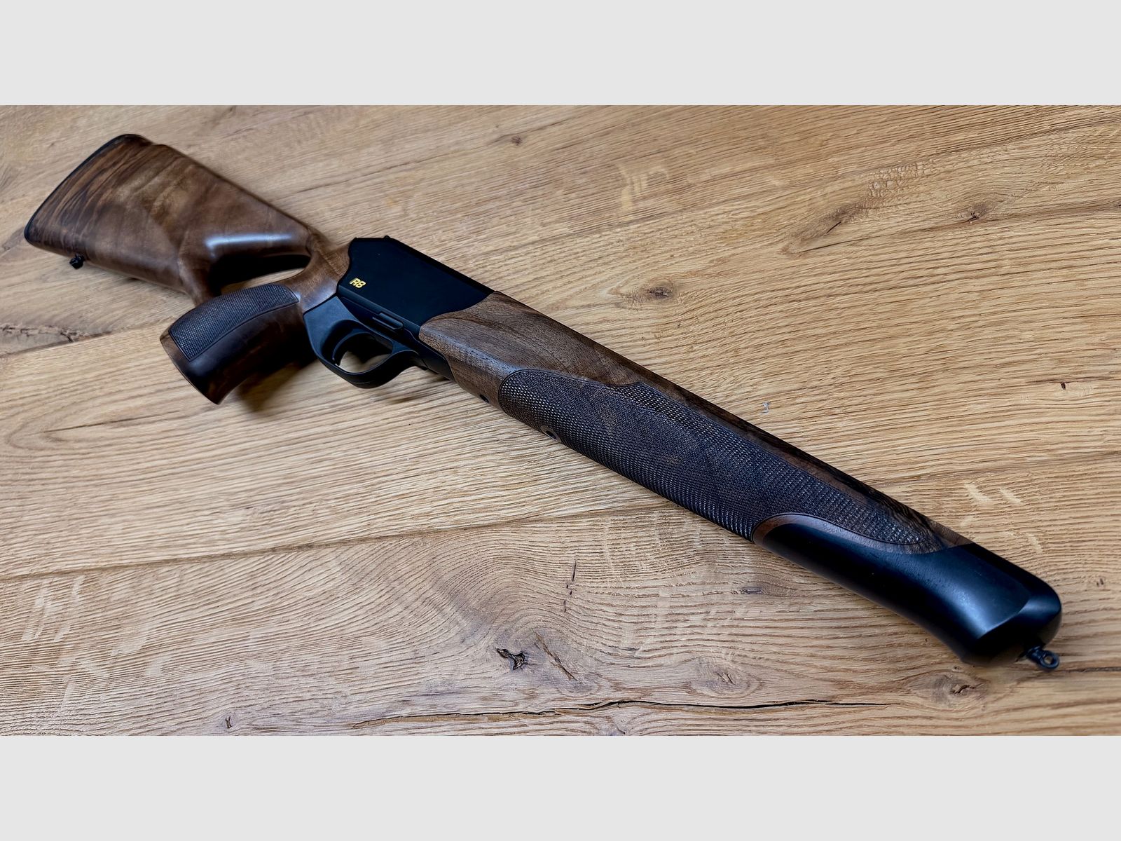 Blaser R8 Success Schäftung / Holzklasse 4 / R8 Logo in Gelb / top Holz absolute Gelegenheit