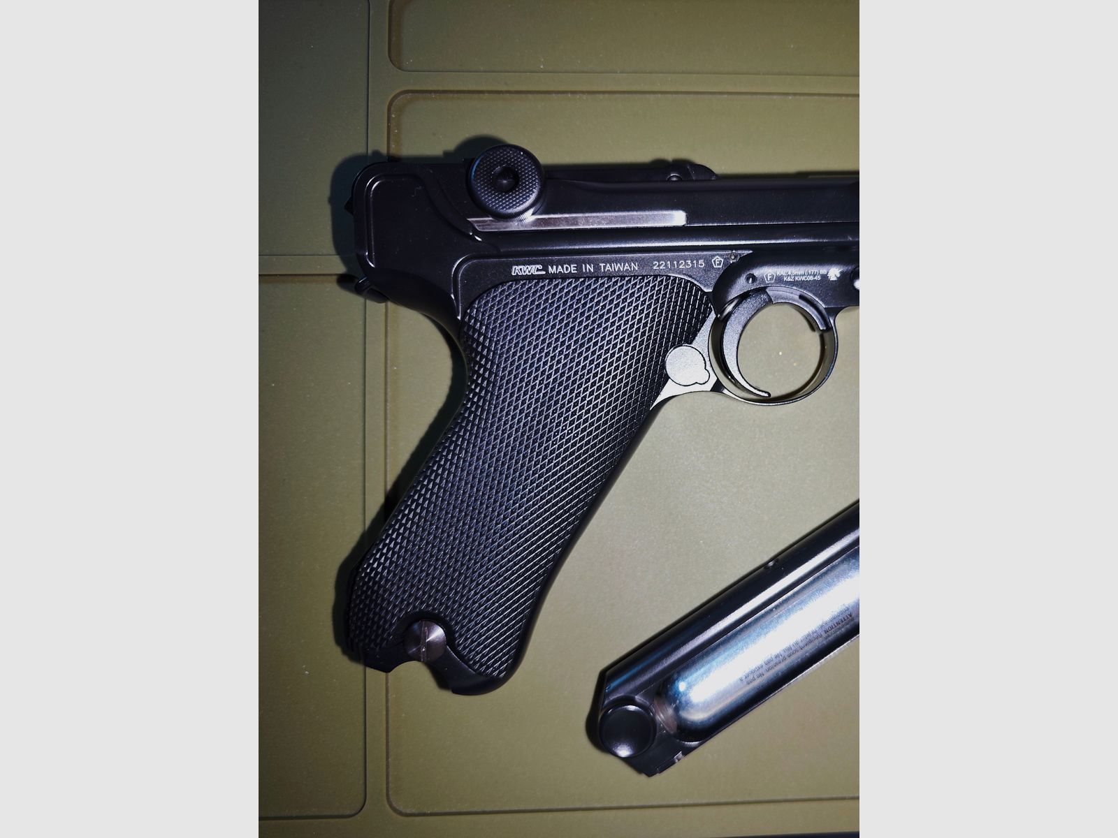 KWC P08 CO2-pistolet à air calibre 4,5 mm, image 3 sur 3