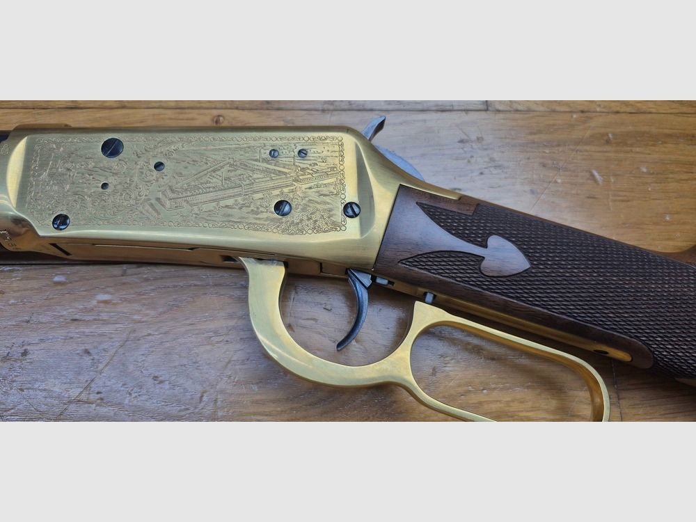 Winchester Kommemoration « Oliver F. Winchester » OFW 1894 – 19.999 Ex. – Wunderschöne Rauten – 38-55Win – Nie geschossen – Originalbox und leere Munitionbox im Modell – Zustand TBE+++, Bild 32 von 41