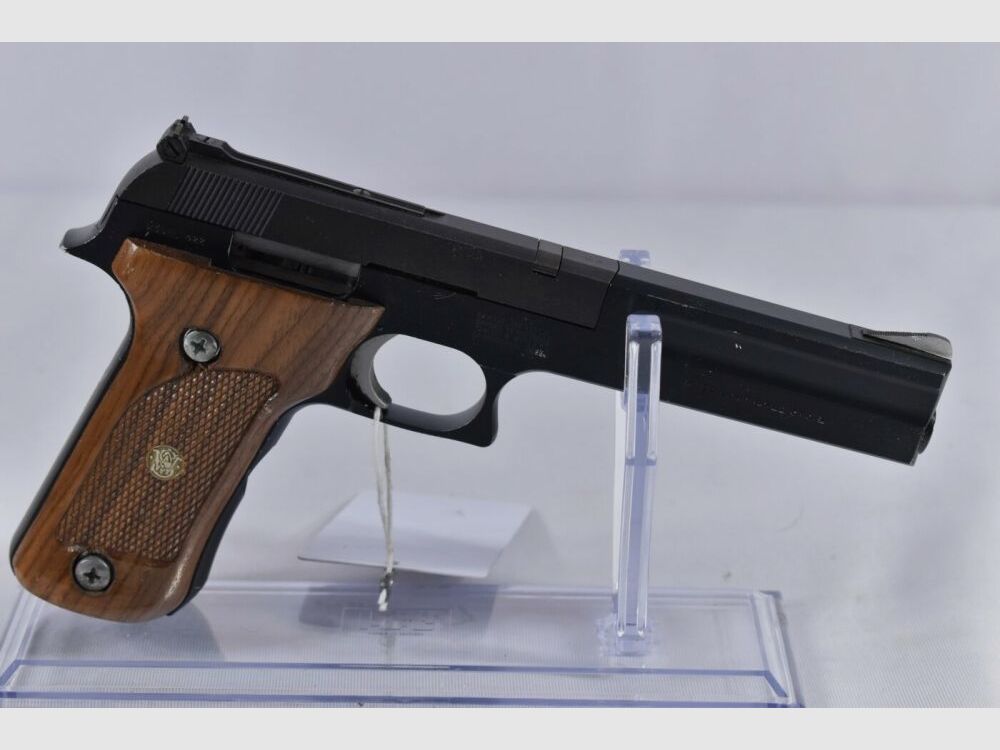 Smith & Wesson M-422 .22lr Pistol