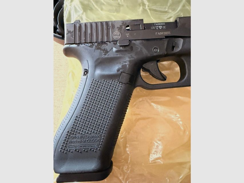 Glock 17 Gen 5 SV caliber 9mm P.A.K. with corresponding accessories, still factory oiled, new in original packaging in original Glock case