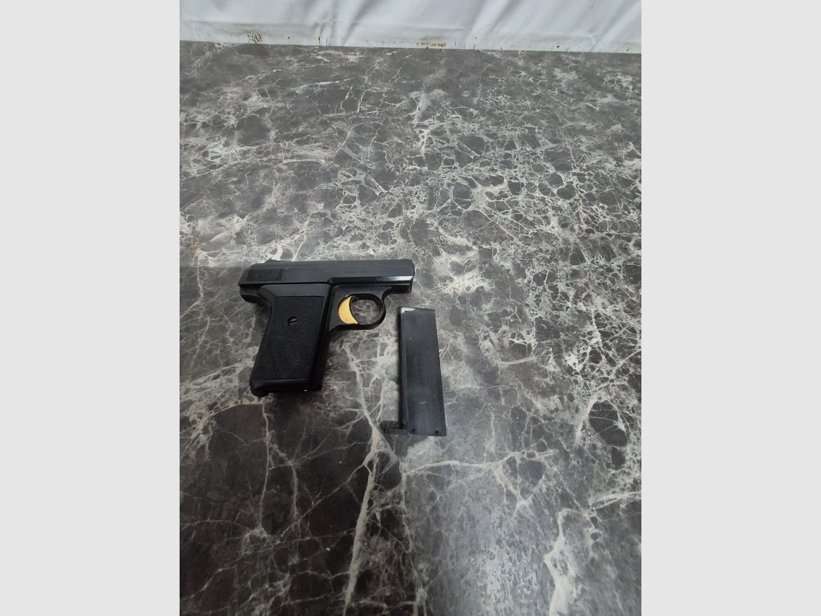 Reck 6, pistola de señal/alarma/gas de 8 mm