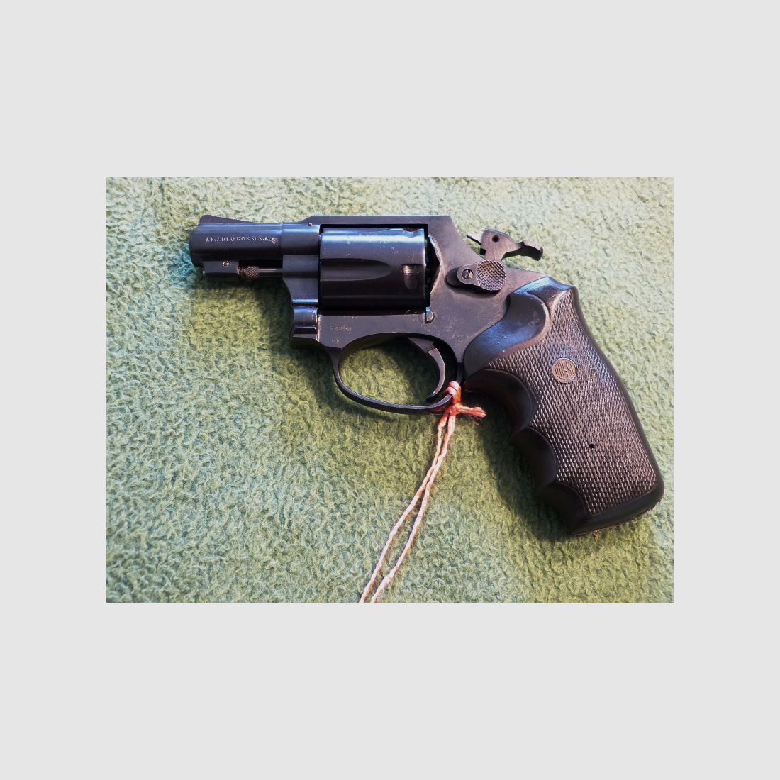 Revolver Rossi Kal. 38 Spezial mit Gummigriff aus Sammlung, keine Benutzer-Spuren erkennbar