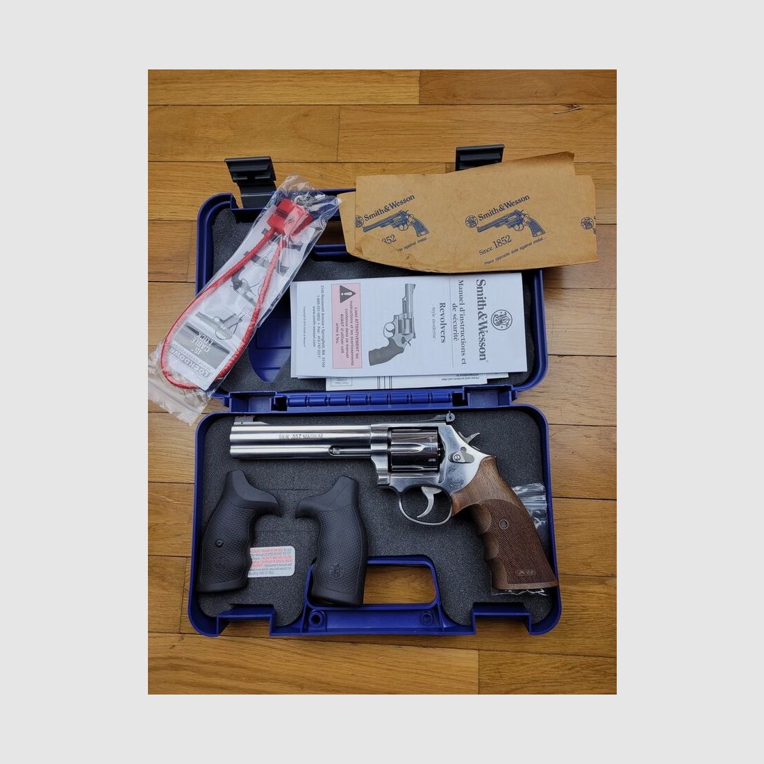 Très beau Swith & Wesson 686-2 – en 38SP & 357Mag – 6 Pouces Poignées Kombat Nill – boite d&rsquo;origine État top!, image 1 sur 18