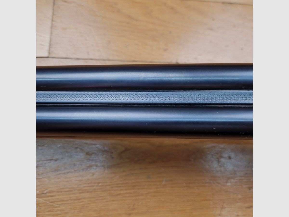 Mooie zij-aan-zij shotgun – kaliber 16/65 – zeer mooie ambachtelijke productie uit Saint-Étienne – overlevende van de Tweede Wereldoorlog – elegante wapen in Engelse stijl – mooie houtsoorten en ruitvormige graveringen – bluing in zeer goede staat – lichtgewicht en toch van mooi staal – Zeer mooie shotgun in TBE+, afbeelding 21 van 33