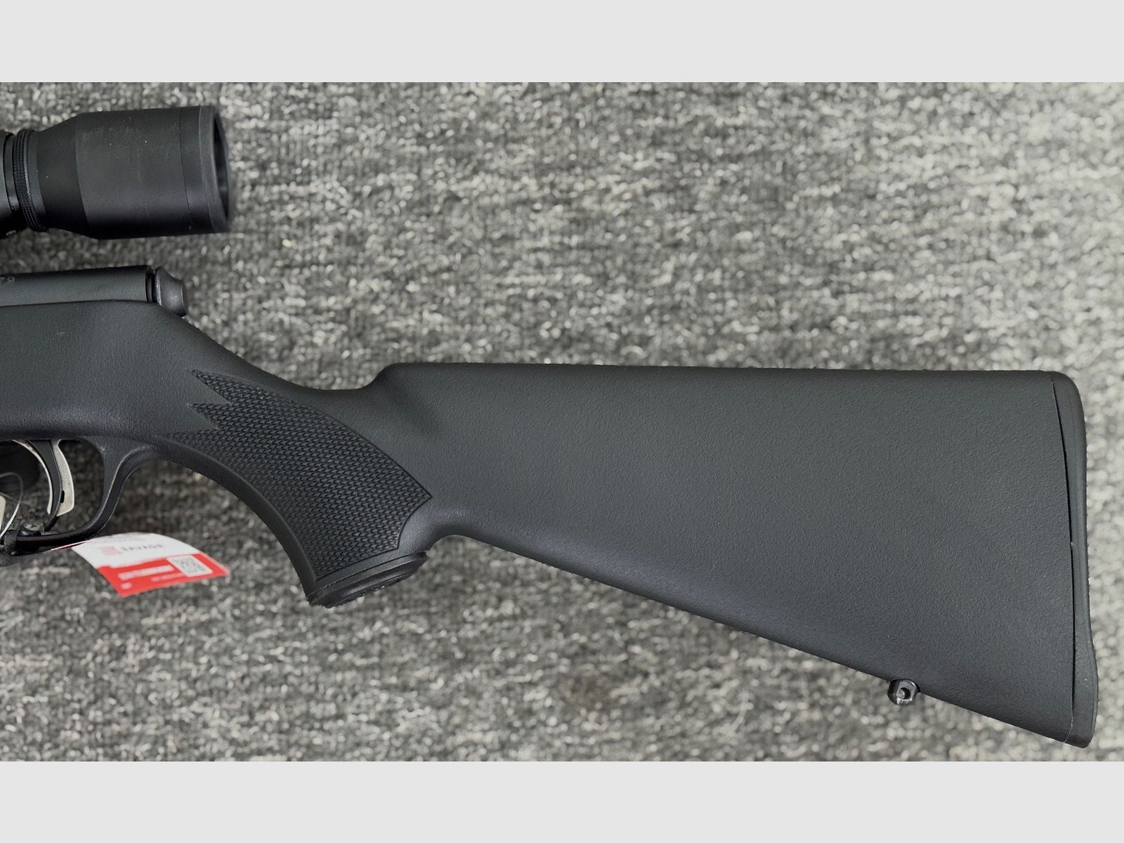 Savage 93R17 .17 HMR, rosca de boca, Picatinny, 3-9x40