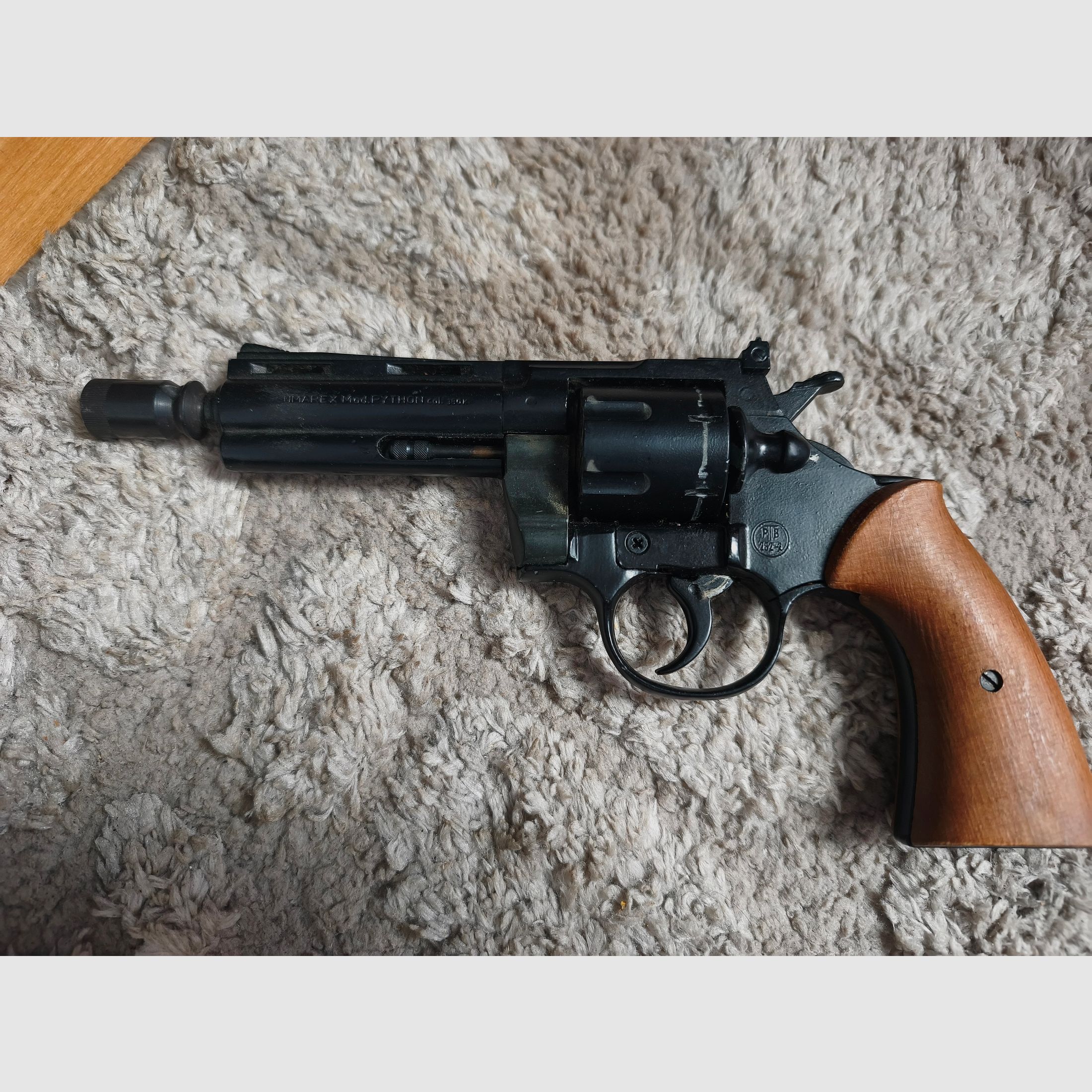 Revolver d'alarme de type Bruni Magnum 380 Python