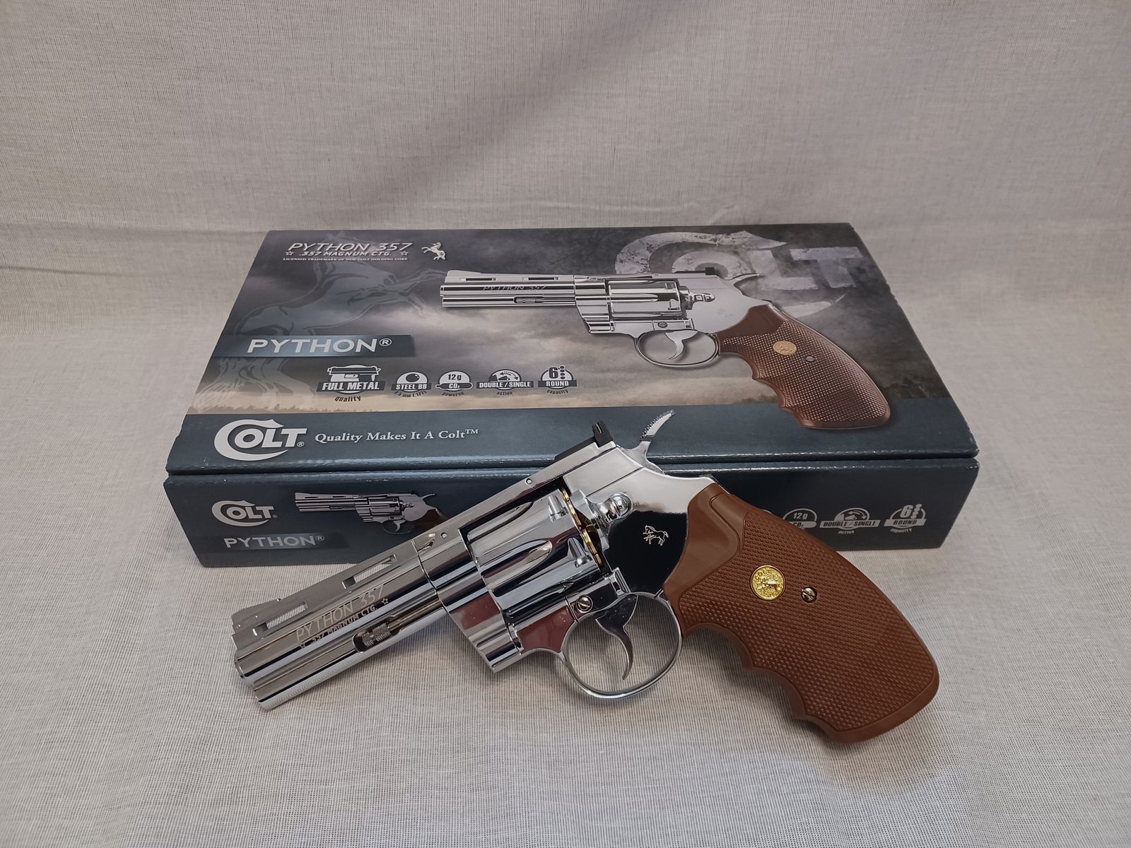 Colt Python 4" / Całość metalowa chromowana / 4,5 mm BB / CO2 / Rewolwer / Oryginalne opakowanie (101)