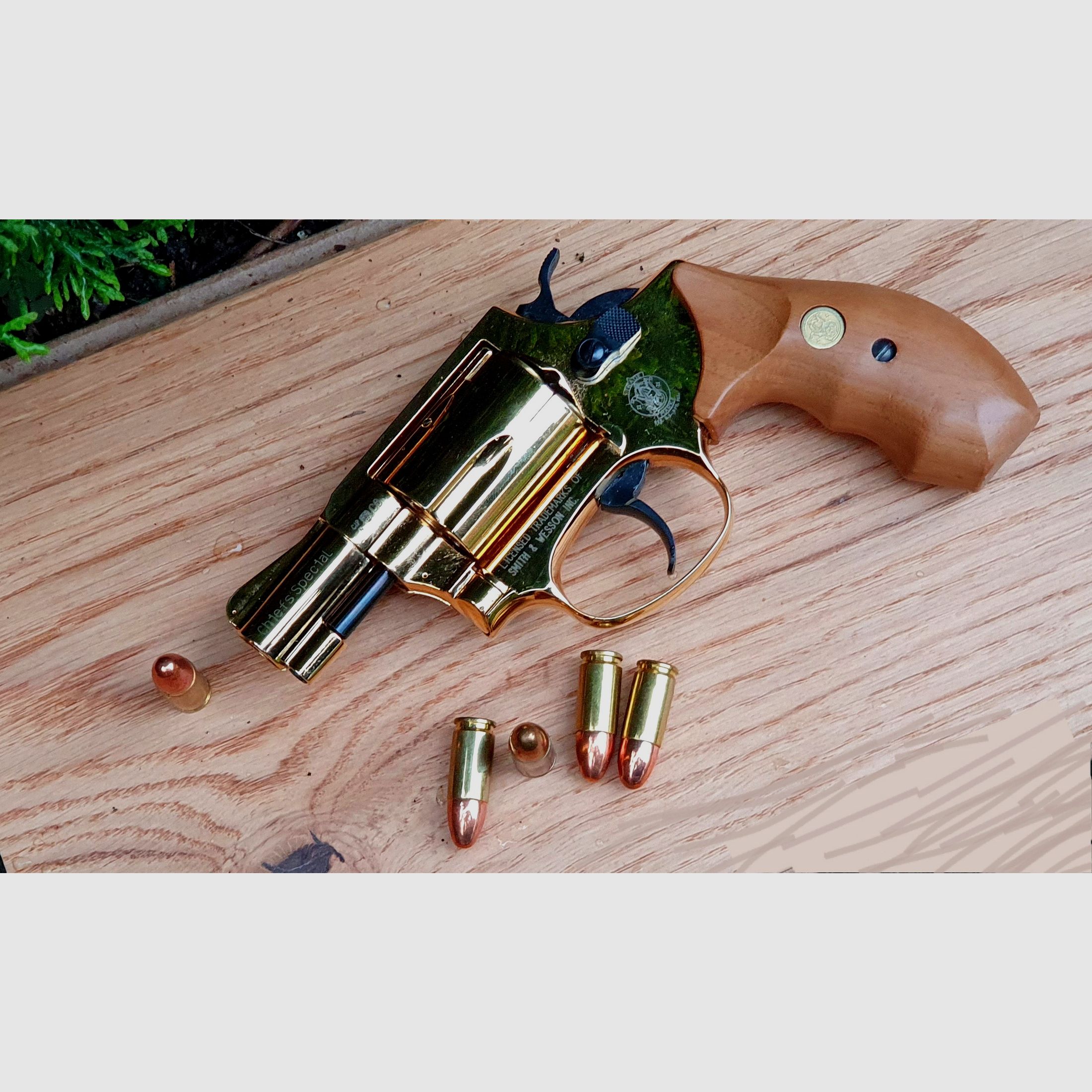 S&W  PTB Gas-Revolver   "Chiefs Special"   GOLD, Holzgriff + Holster