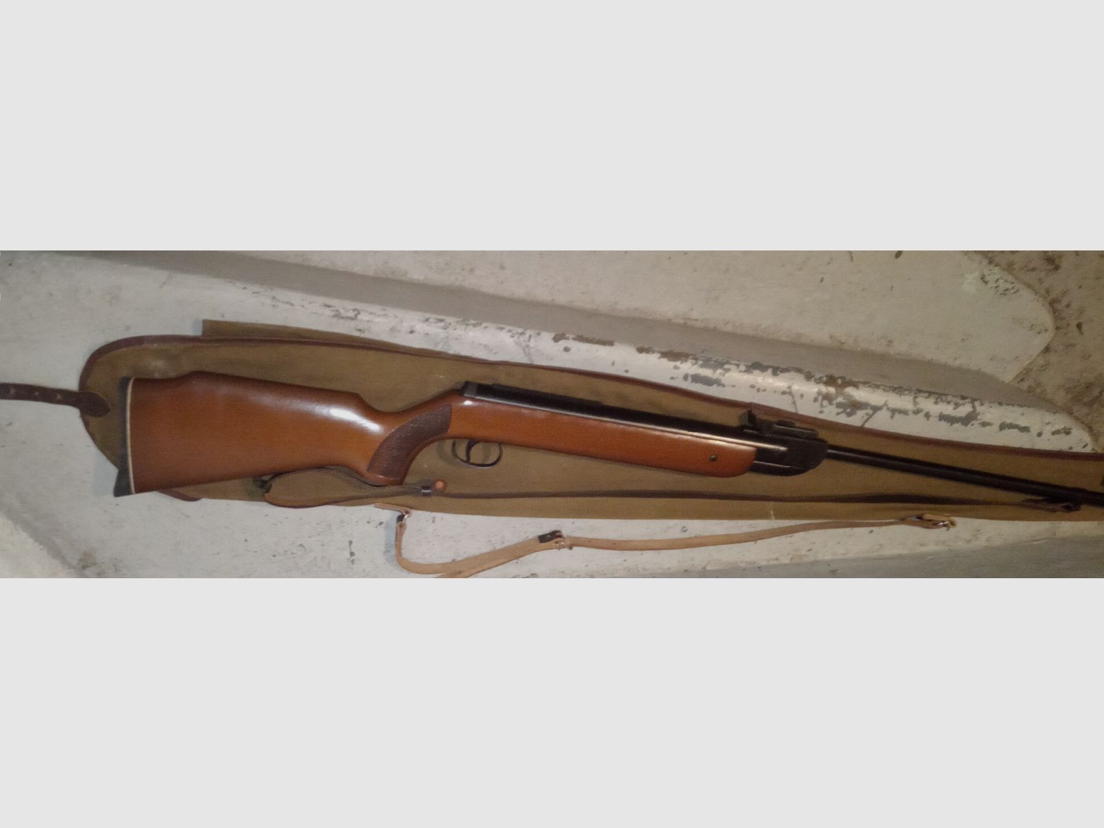 État impeccable carabine à air Diana Model 35; avec F signe 4,5 mm sac et sangle en cuir