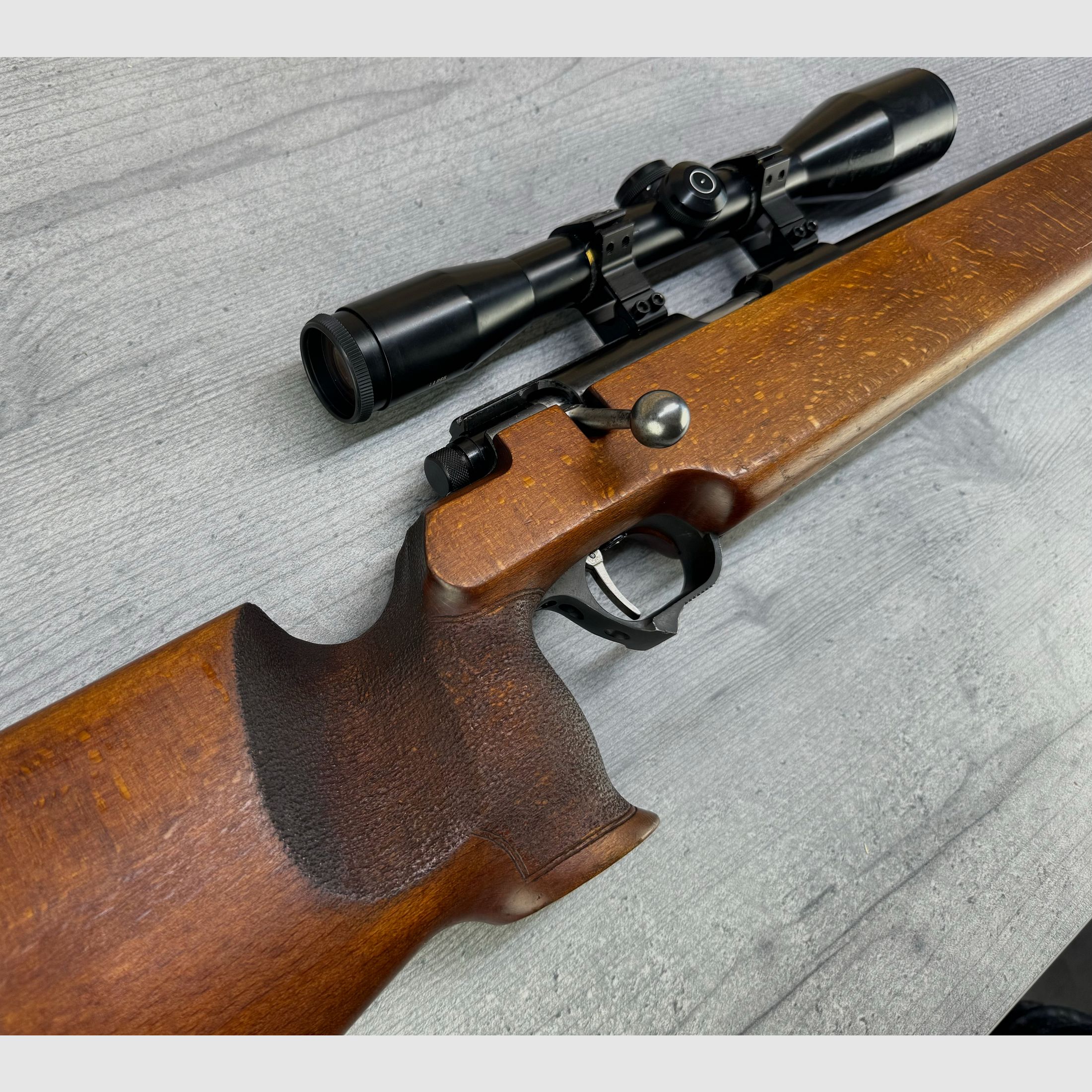 Suhl Mod. 150 Cal.: .22lr + S&B 10x42 + Anschütz - Diopter