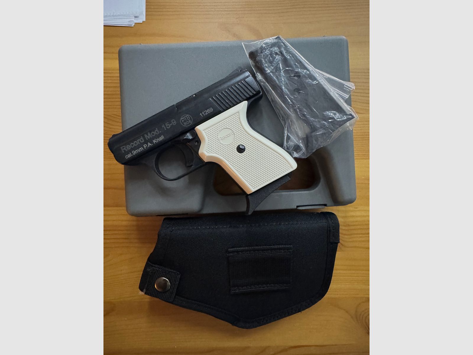 Record 15-9 9mm Taschenpistole mit Holster 2 Magazinen + Zubehör