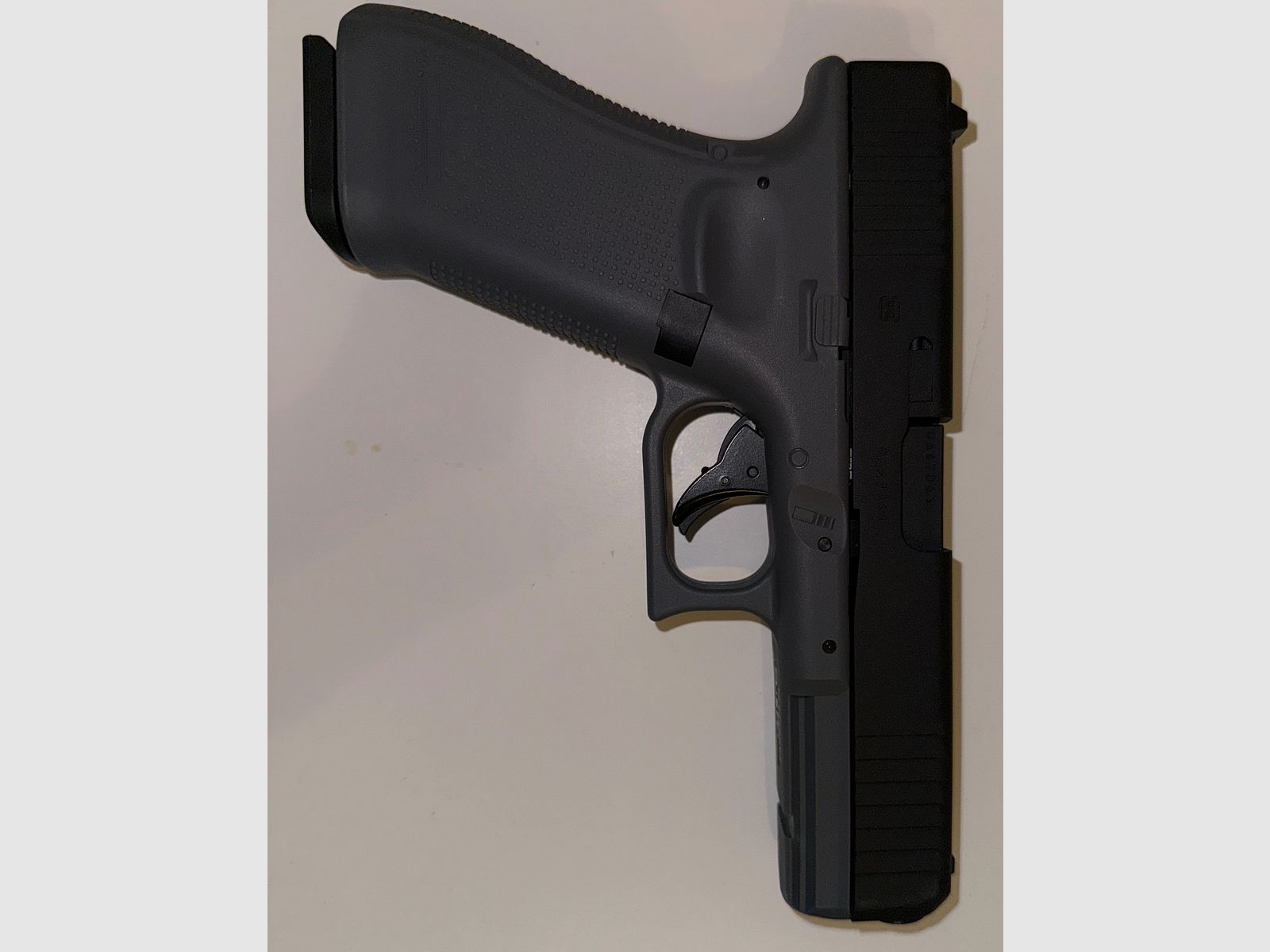 GLOCK 17 Gen5 6 mm, CO₂, < 2,0 J, Tungsten Grey