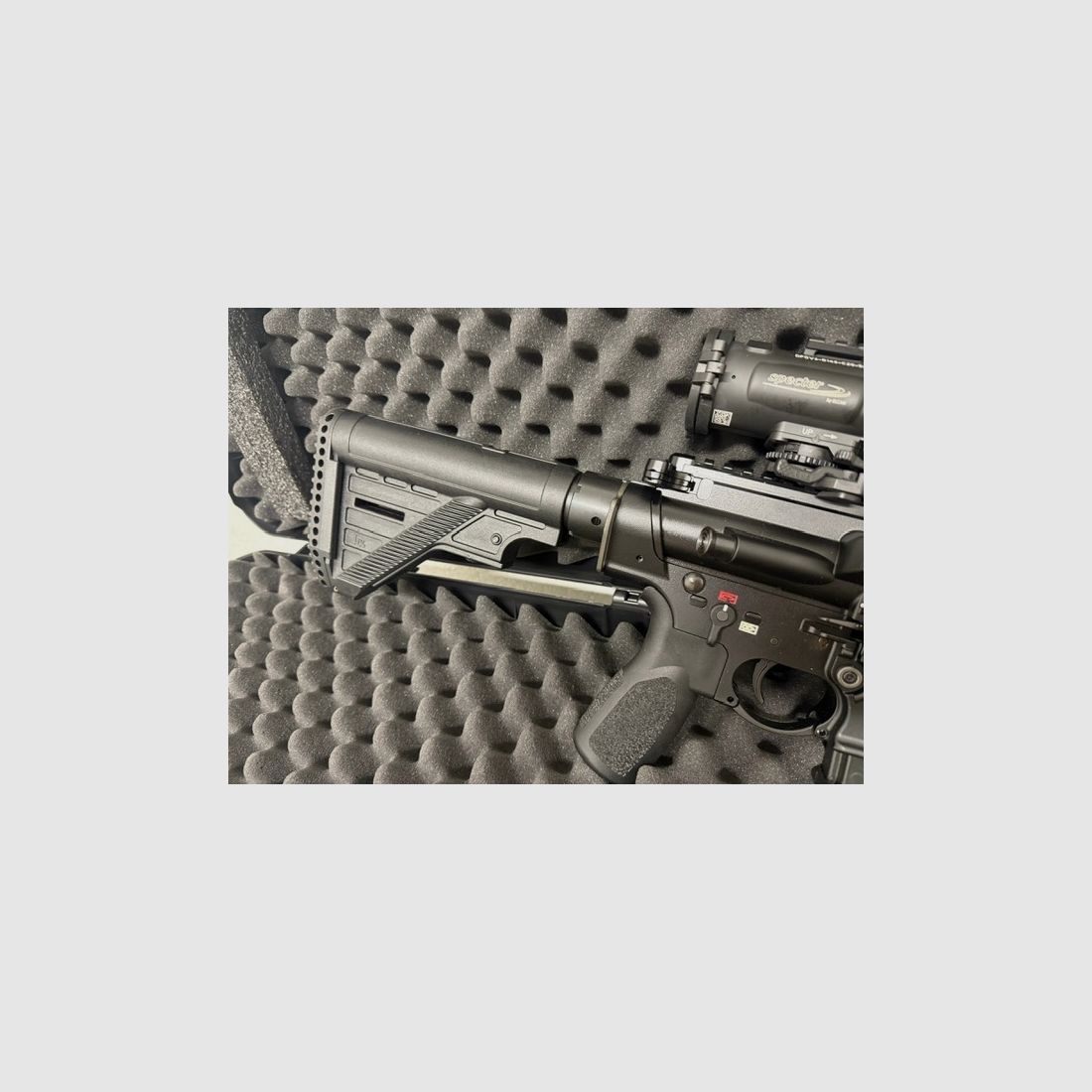 Heckler u. Koch MR308 13" incl. Elcan Specter DR 1,5x / 6x kal. 7.62, FDE richtkijker