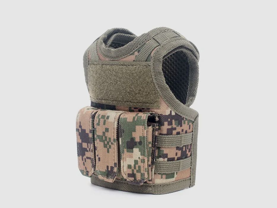Mini Tactical Schutzweste mit Fronttaschen für Bierflasche / Weinflasche / Thermosflasche - Digital-Woodland