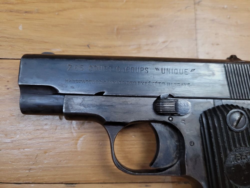 Schöner Unique Rr51 Pistol – Kal. 7,65mm – Waffenfabrik der Französischen Pyrenäen – Fortsetzung des Kriegsmodells der Besatzung – Sehr gute Verarbeitung – Exzellente Handhabung – Zwei Magazine 9 Schuss – Eine Mini 1911A1 in 7,65! – Exemplar in sehr gutem Zustand! – TBE+, Bild 1 von 17