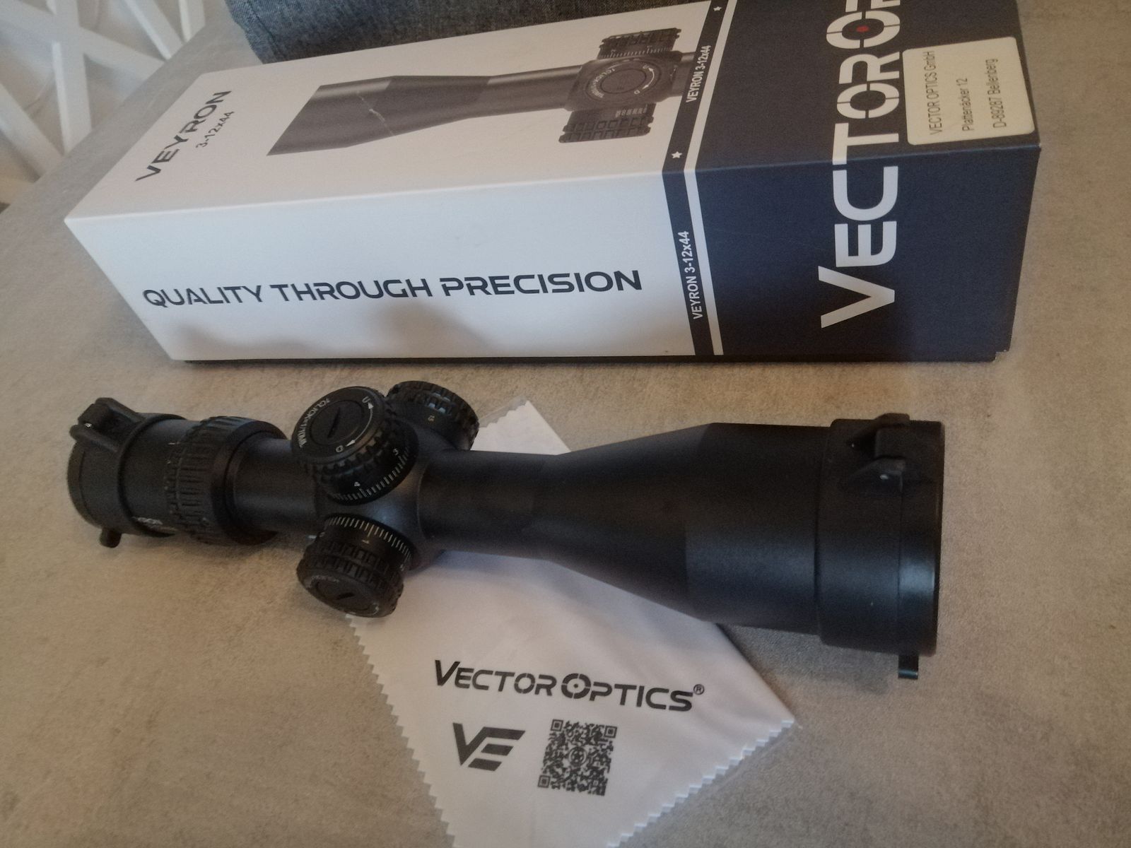 Victor Optics Veyron 3-12x44 Zielfernrohr mit verstellbaren Montagen