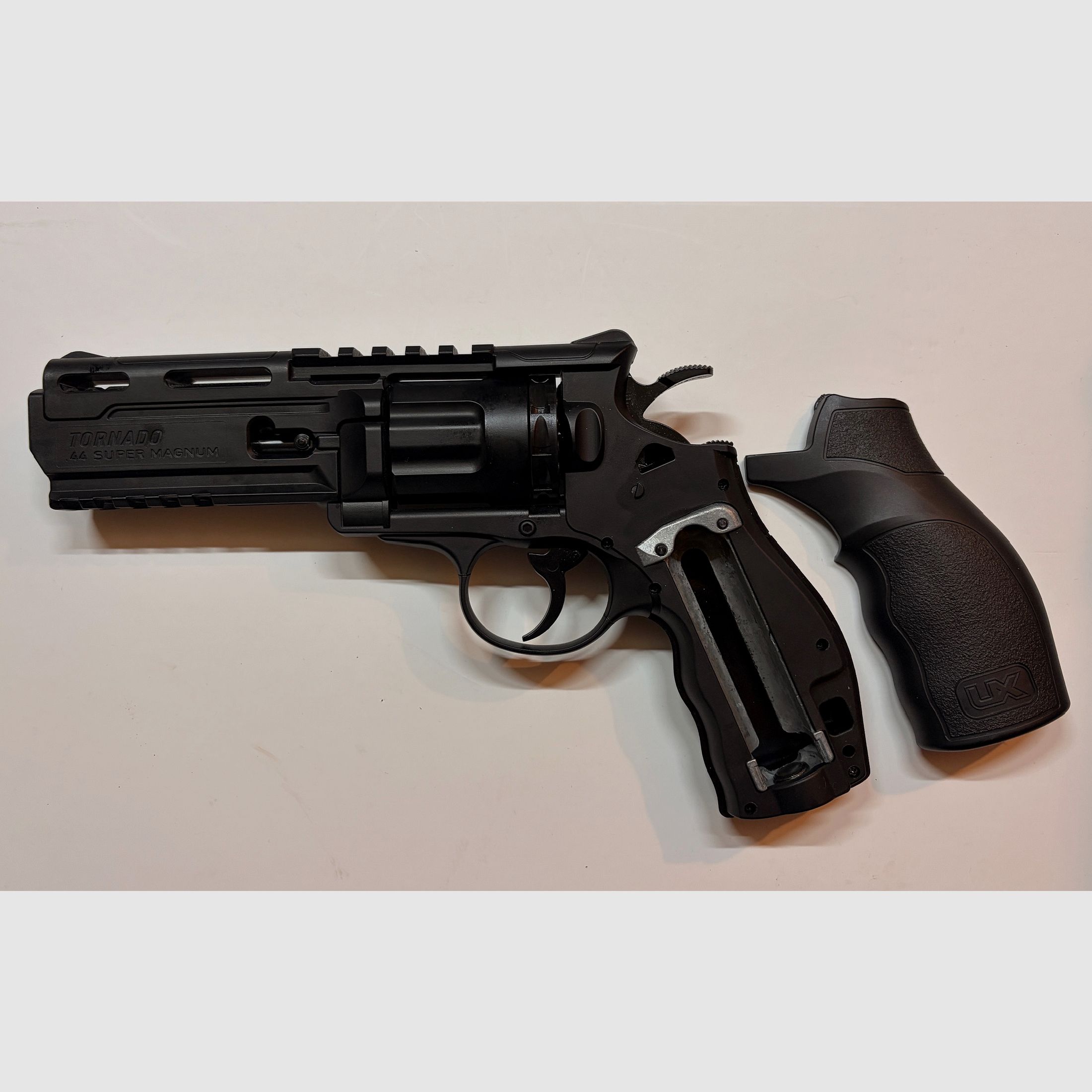 Umarex UX Tornado .44 Super Magnum CO₂ revolver 4,5 mm BB – set completo incl. maletín y accesorios