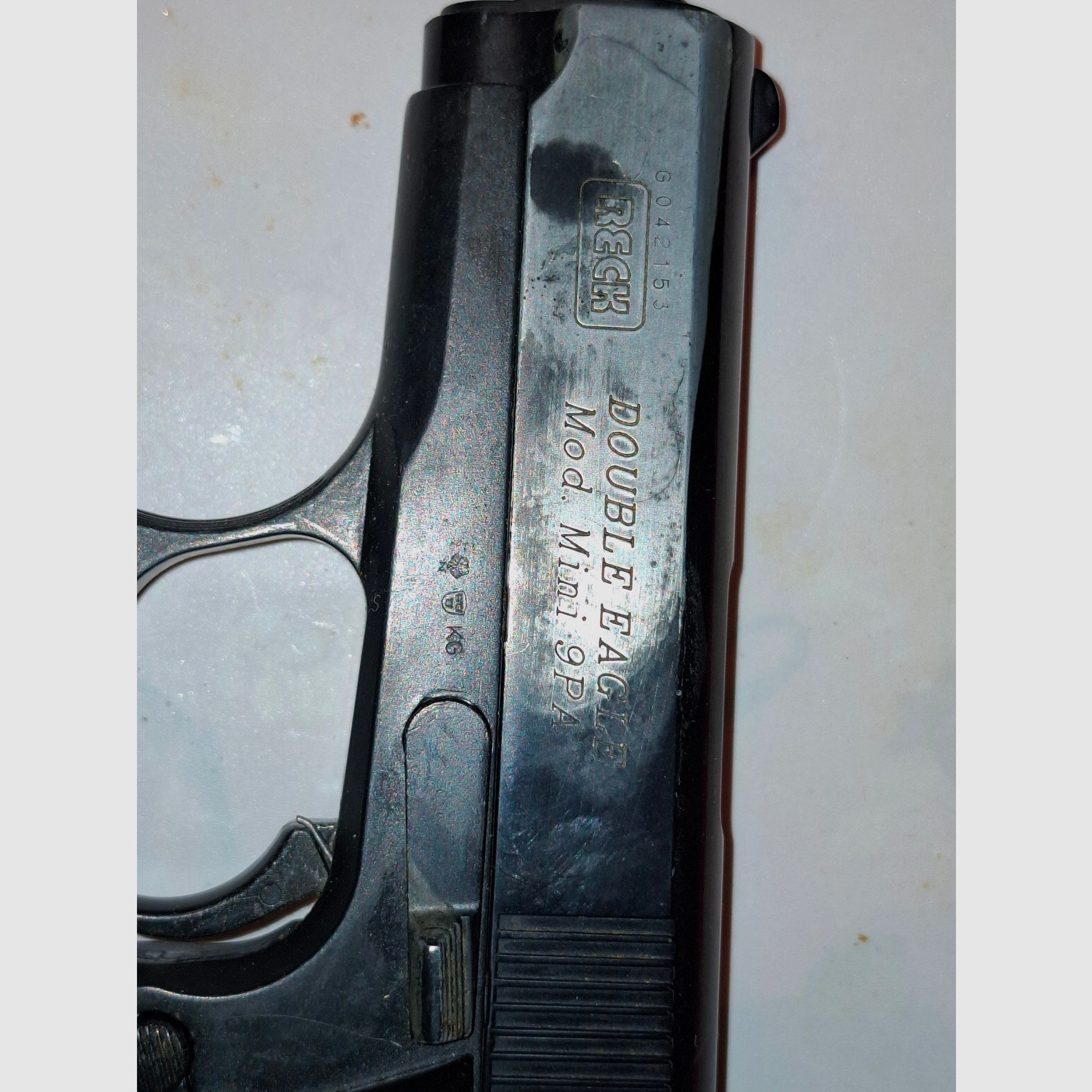 4 pistolets/ revolvers à blanc