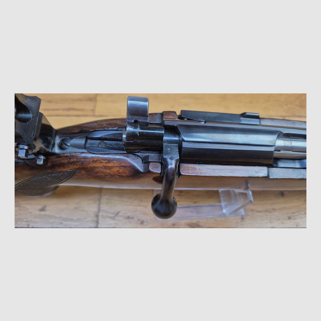 Bardzo piękna karabina sportowa Mauser ES350 B – III Rzesza – Model Meisterschaftsbüchse – 22LR – Broń jesienna 1936 – Mono-numer – Premium lufa – Oryginalny diopter Mauser (odłączany) – Doskonały stan – TBE++, zdjęcie 24 z 39
