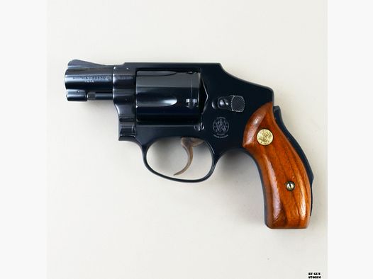 Revolver Smith & Wesson mod. 40 cal. 38 spec. matr. L182