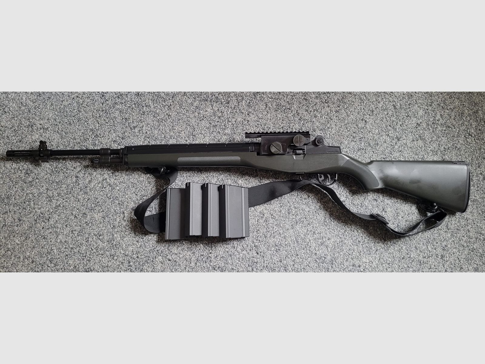 Tokyo Marui M14 – inkl. Toprail, 4 Magazine & Sling