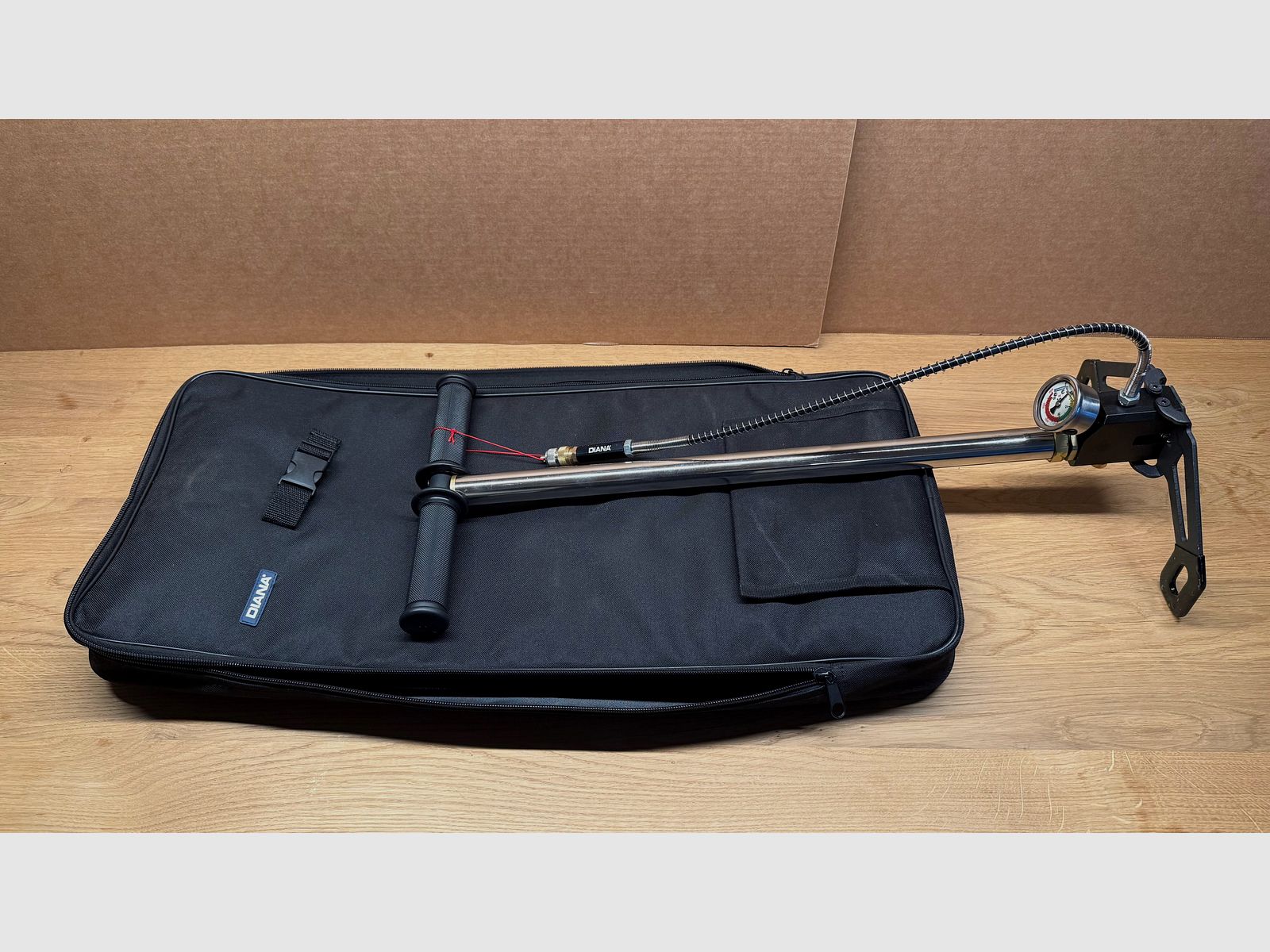 Pressluftgewehr Walther 1250 Dominator FT stock in plastica, scope 8-32x56, suppressor e bipiede calibro 4,5 mm incl. accessori !!!