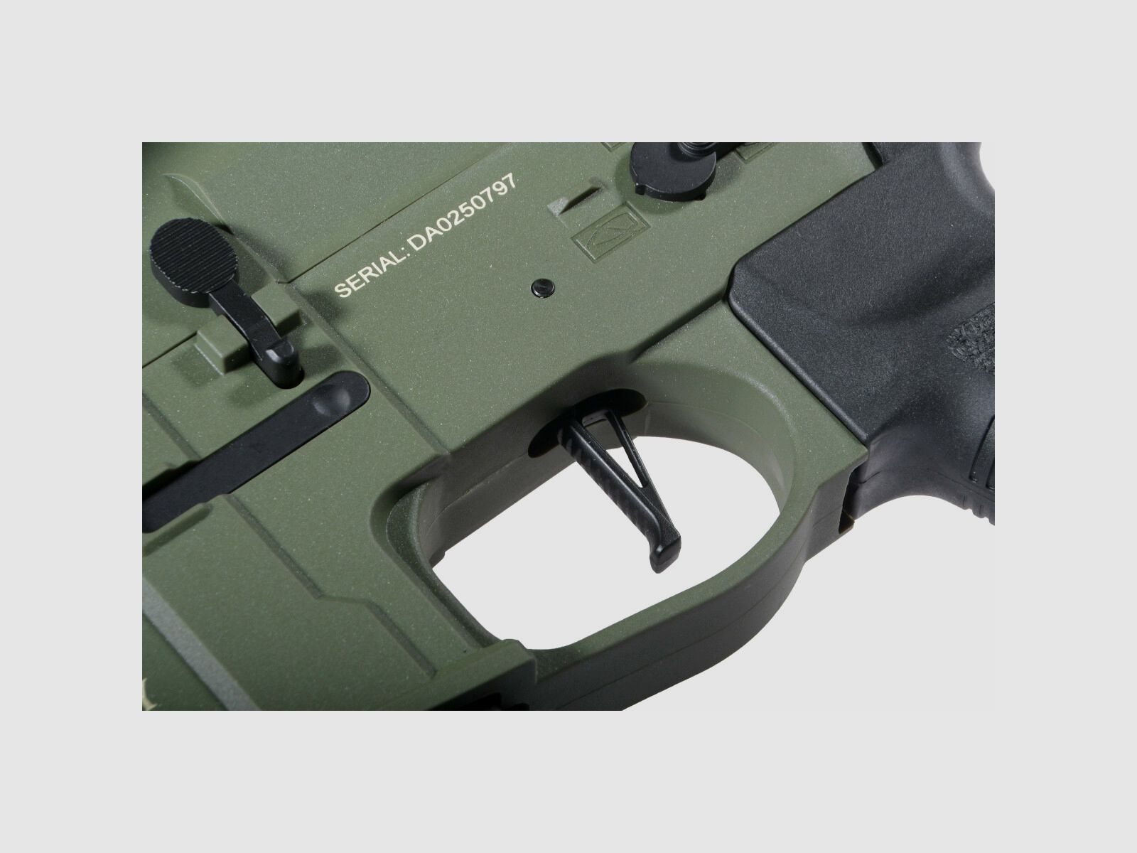 M4 AR15 M-LOK SilentOps 8 Zoll CHARLIE Oliv S-AEG Airsoft Gewehr Frei ab 18 Jahren | Delta Armory