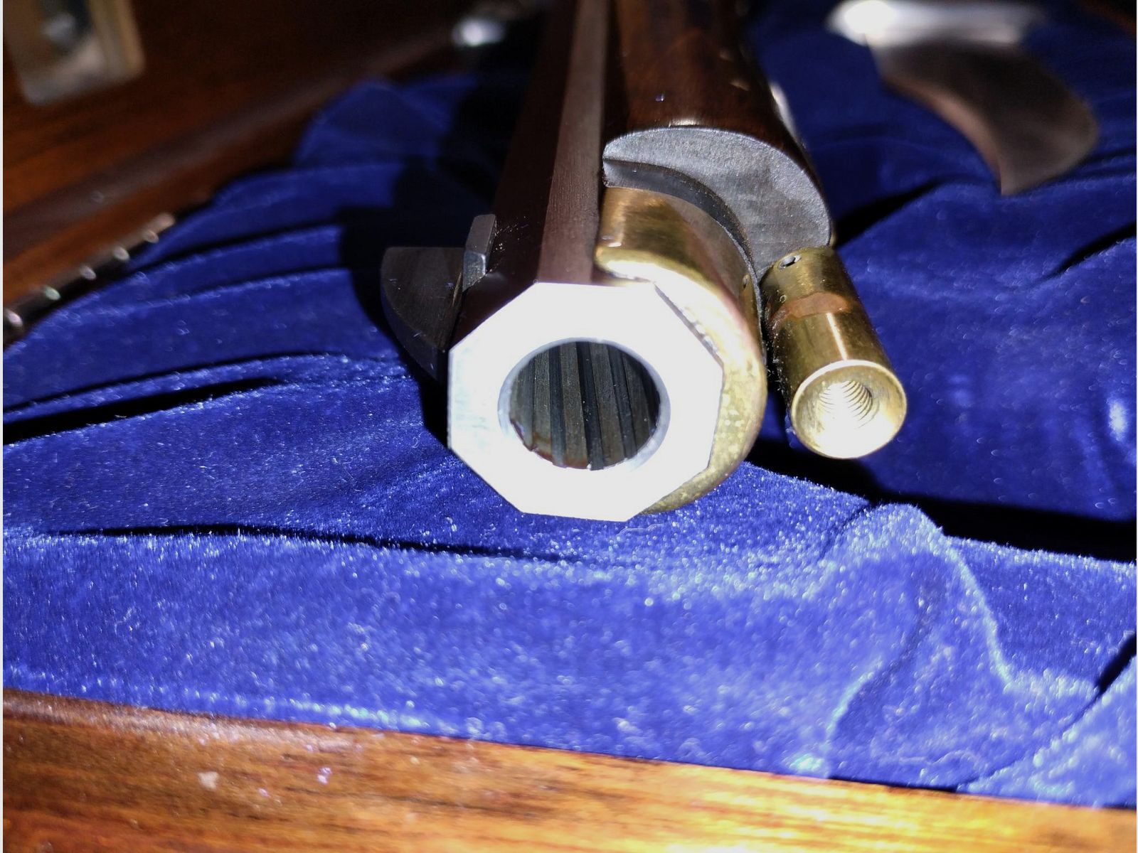 Bardzo ładne pudełko Pedersoli Alamo 1836 z pistoletem na kapiszony Navy Moll kal. 45 + nożem Bowie, w stanie nowym!