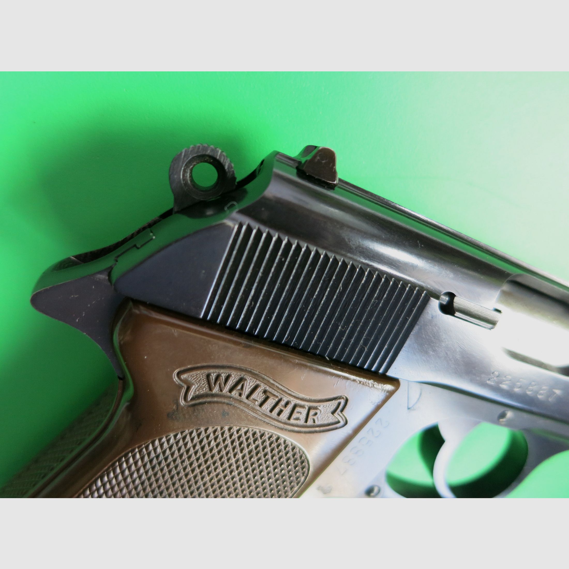 Pistola semiautomatica, Walther PPK, cal. 7,65 mm Browning, impugnature marroni       #81