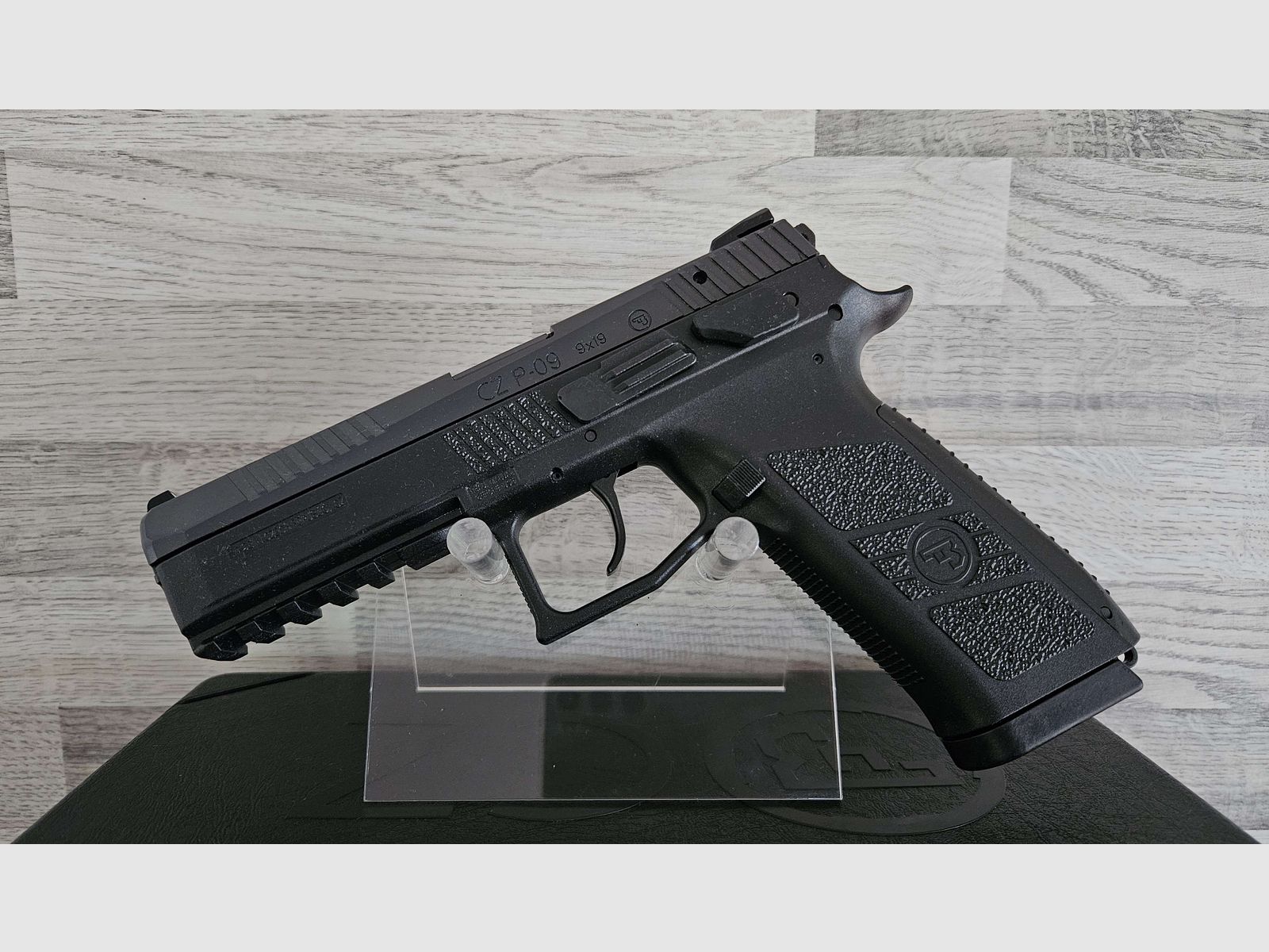 Nieuwe goederen van de vakhandel - Pistool CZ P-09 Kal. 9mmLuger + Koffer en 2 Magazijnen - verzendkosten vrij!