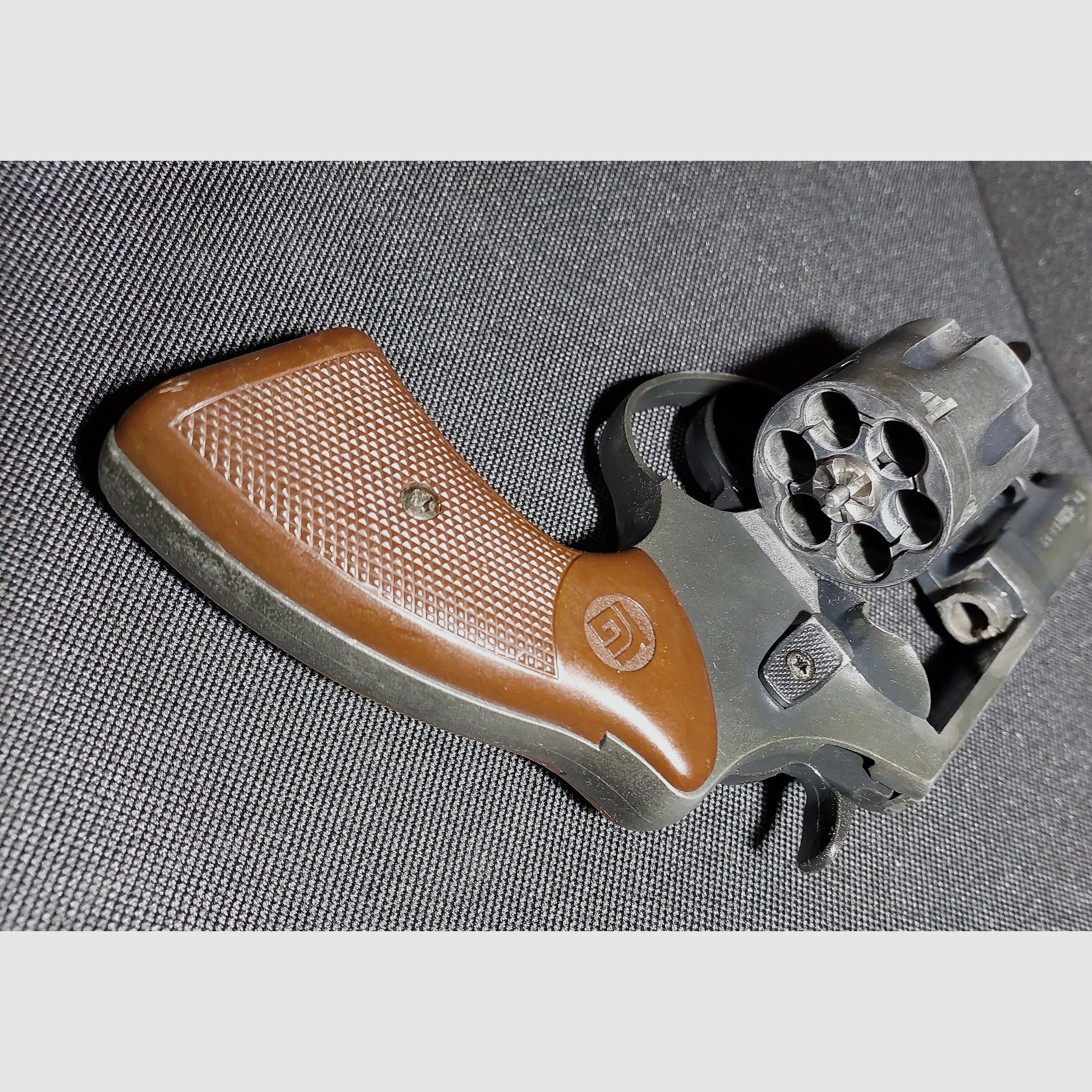 Röhm RG79 Schreckschuss Revolver brüniert (PTB 5-71) Rg 79 mit integriertem 15mm Lauf