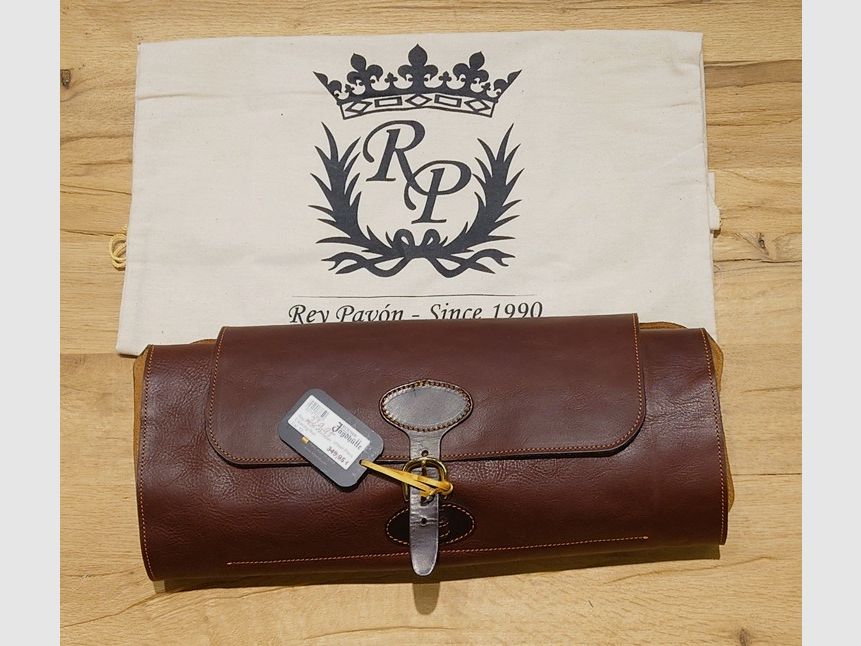 Rey Pavón shotgun cleaning set cal. 12 in leather case.