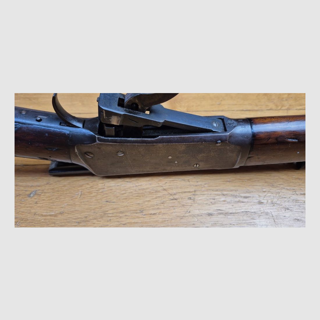 Schöne und seltene Winchester Model 1894 – Version Repetierbüchse mit oktagonalem Lauf (!) – Herstellung Winchester New Haven von … 1896! – Eine der allerersten! – Kal. 38-55WCF PN! – SCHWARZPULVER – Schöne Hölzer – Wunderschöner Lauf – Unschlagbarer Mechanismus – Sehr schöne Markierungen auf schönem Brünieren – Waffe in ausgezeichnetem Zustand zu reinigen! – TBE +, Bild 15 von 38