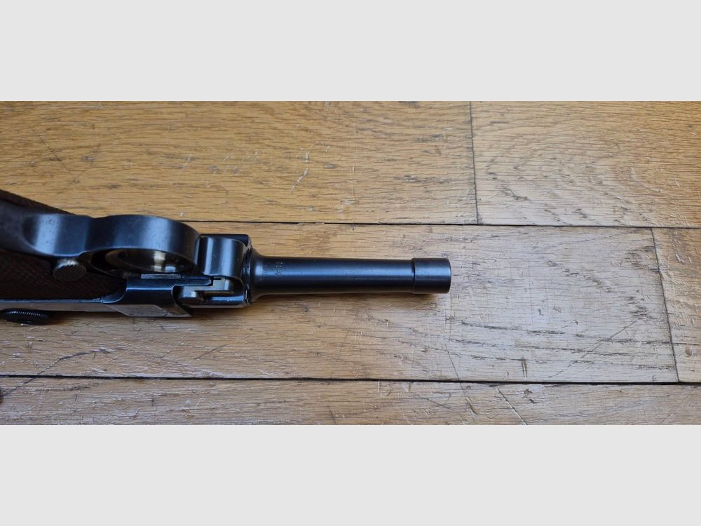 Très beau Pistolet Luger P08 – Fabrication « S/42 » par Mauser – Très rare exemplaire en « G » pour 1935 – Carcasse type 1908-1918 non encore renforcée post 1936 – Un des 54.070 produits en 1935 – Arme rare – TBE+, image 9 sur 30