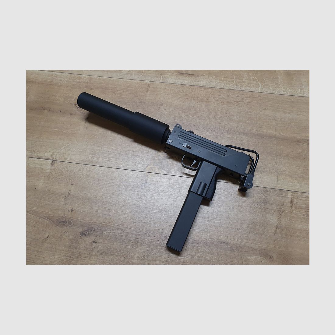 MAC-10 Sub Machine Gun mit Silencer max 0.5 Joule 6mm BB schwarz - Tokyo Marui