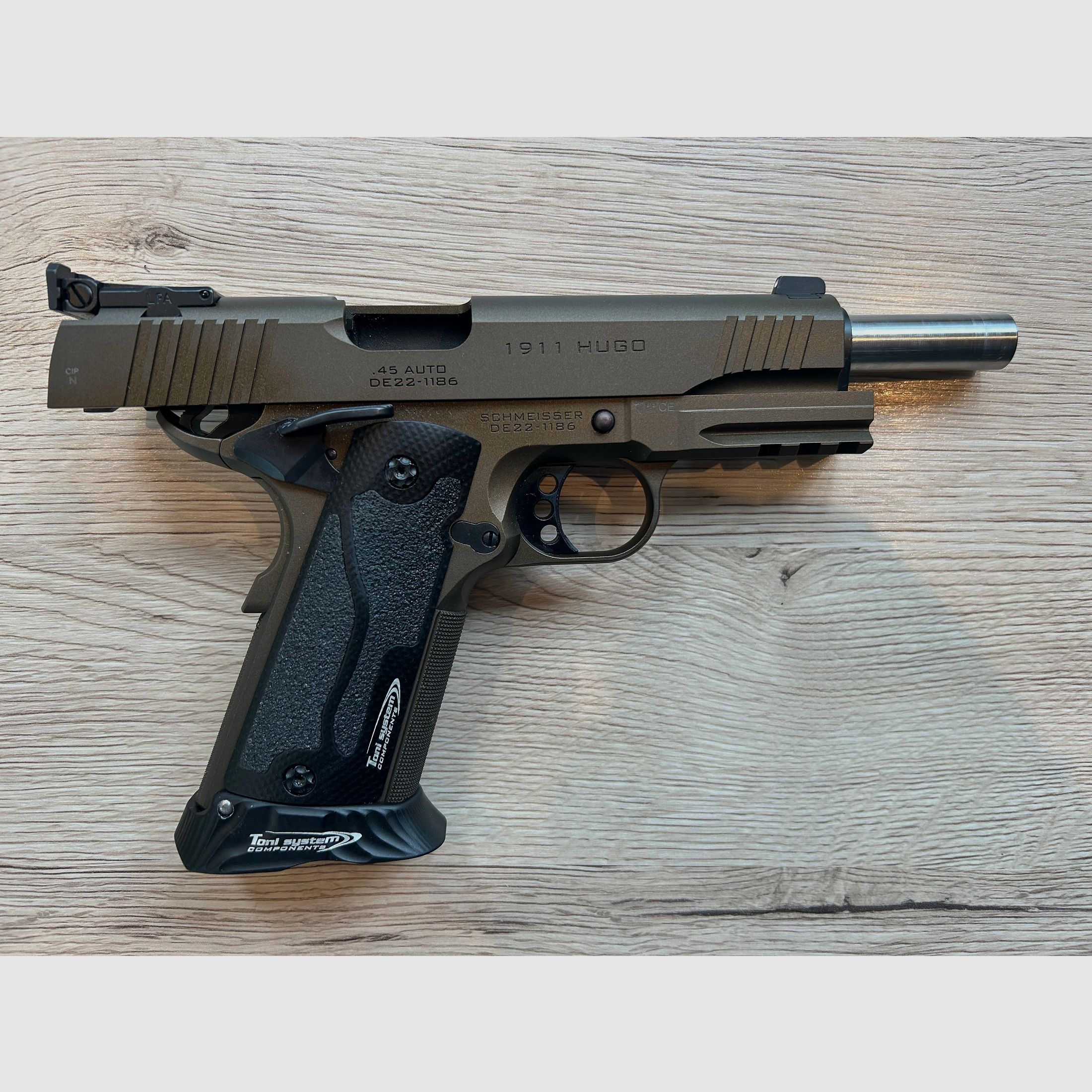 Schmeisser Hugo 5 pulgadas 45ACP con sistema intercambiable GSG 22LR como nuevo.